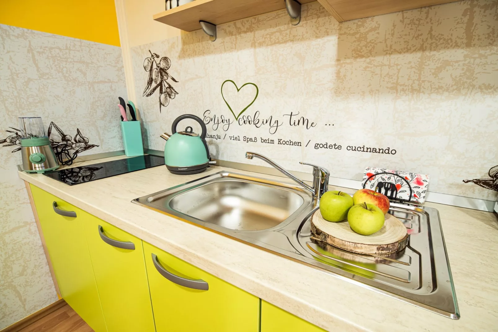 Elegant and Stylish Retreat Apartments with Terrace - Studio Apartment with Terrace-Cuisine