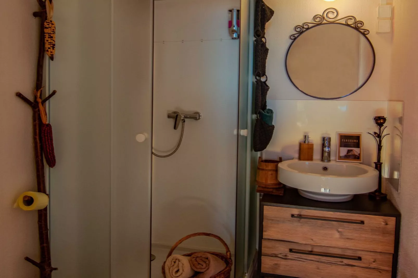 Rustic Refuge Glamping with Hot-Tub and Sauna - Double room with Terrace-Bathroom