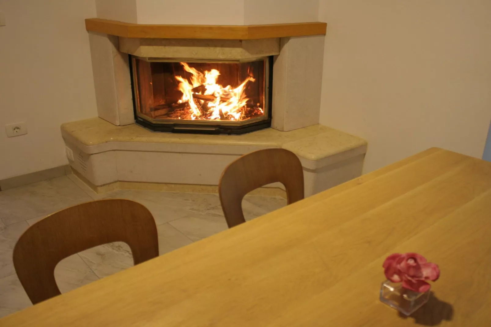 Riverside Rustic Ridge Apartments with Balcony - Three Bedroom Apartment with Balcony