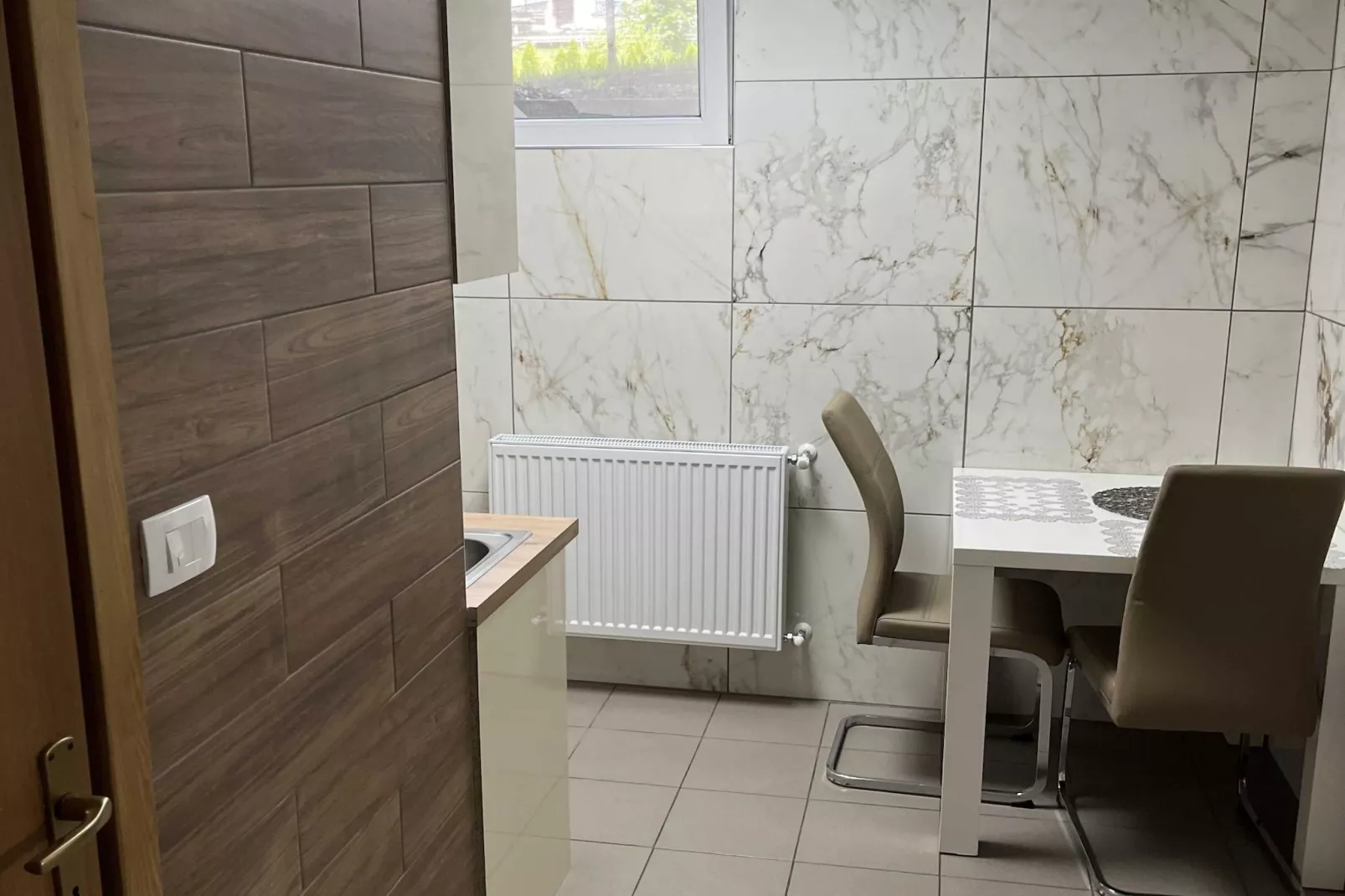 Meadow Tranquil Apartments with Evergreen Garden - One Bedroom Apartment-Kitchen