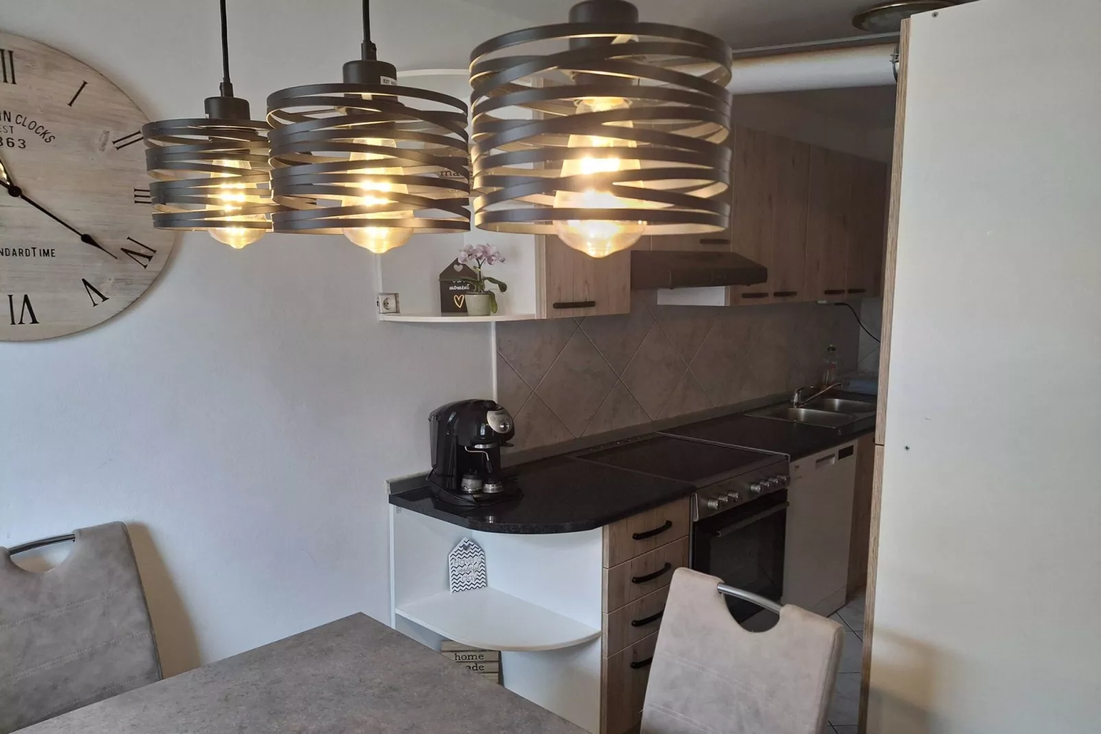 Luce Hilltop Cozy Apartment - Two Bedroom Apartment-Küche