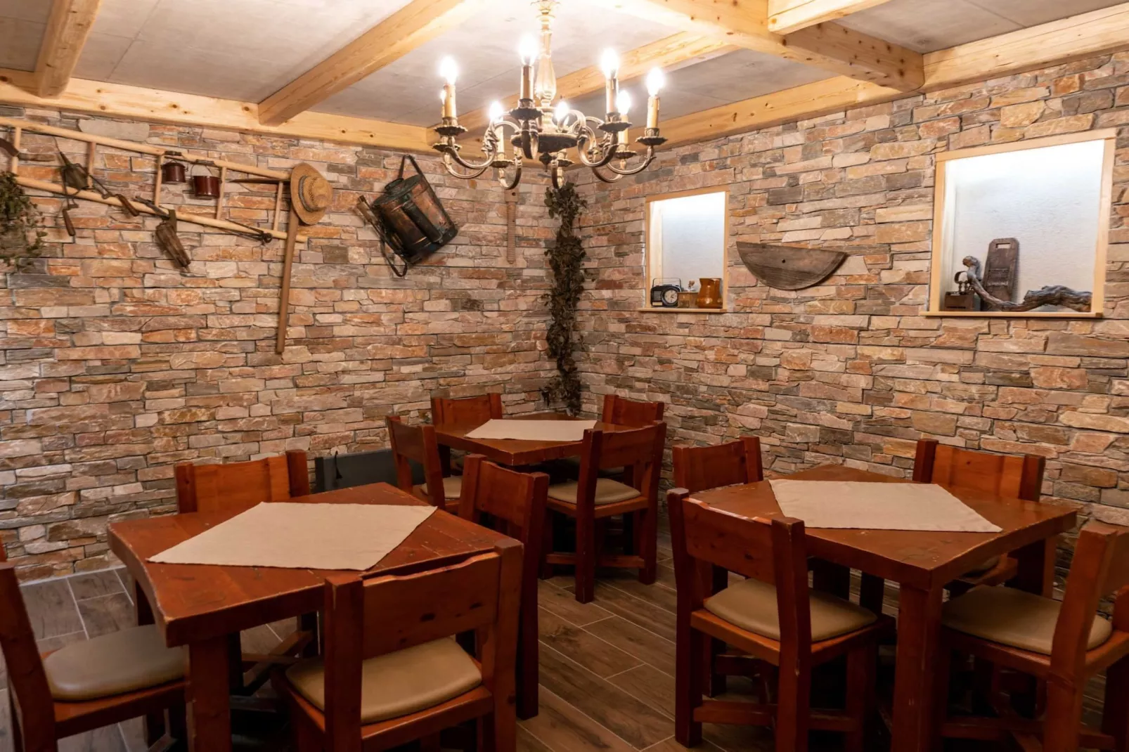 Echo Valley Hillside Holiday Home with Sauna - Two Bedroom Holiday Home with Sauna-Esszimmer