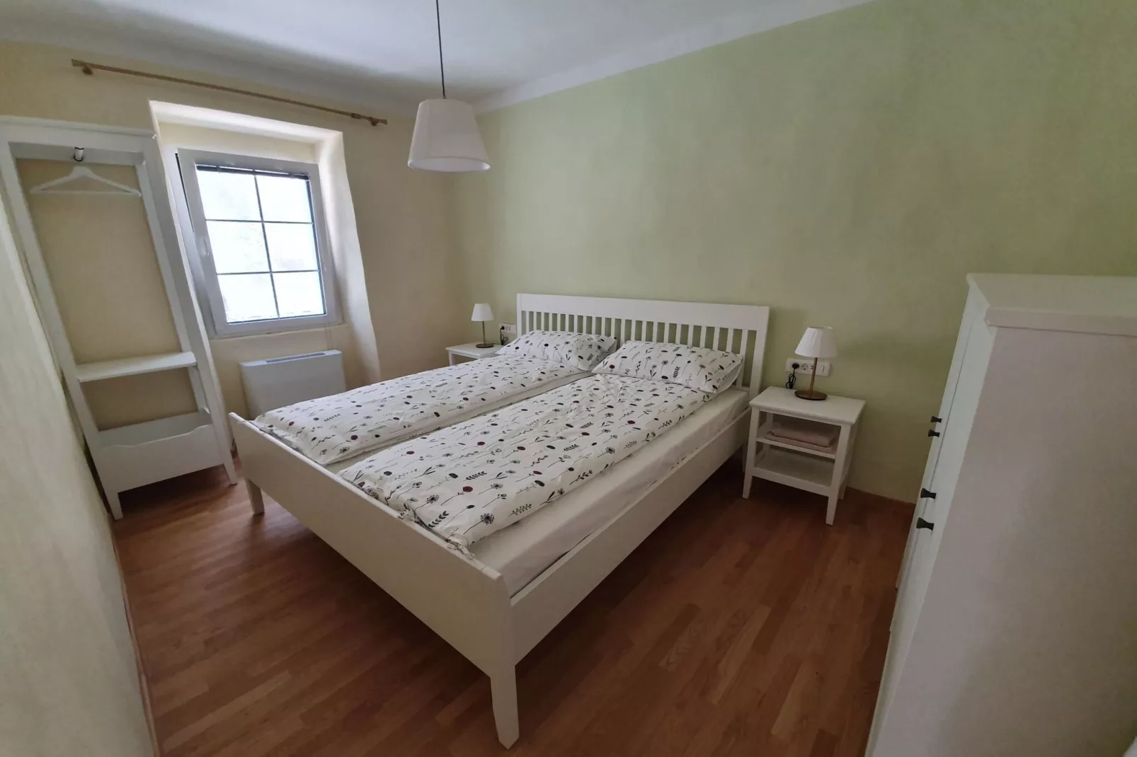 Komen Getaway Holiday Home with Balcony - Four Bedroom Holiday Home with Balcony-Schlafzimmer