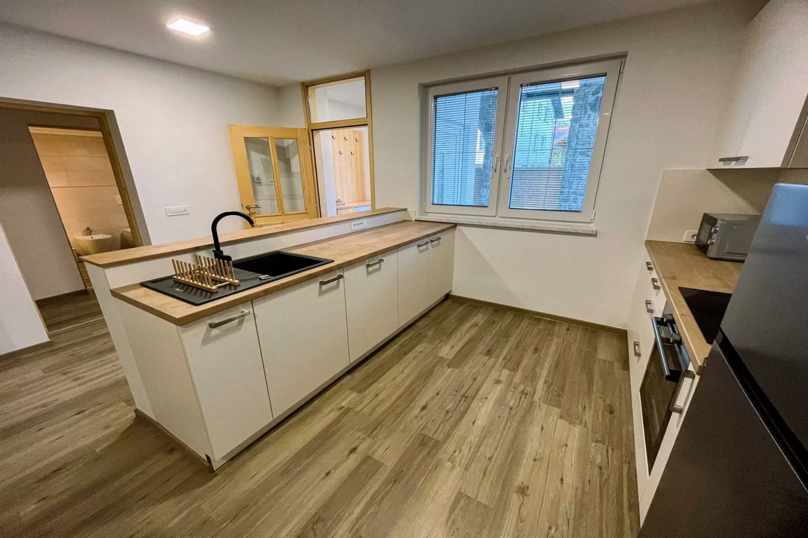 Modern and Peaceful Apartment with Terrace - Two Bedroom Apartment with Terrace-Küche