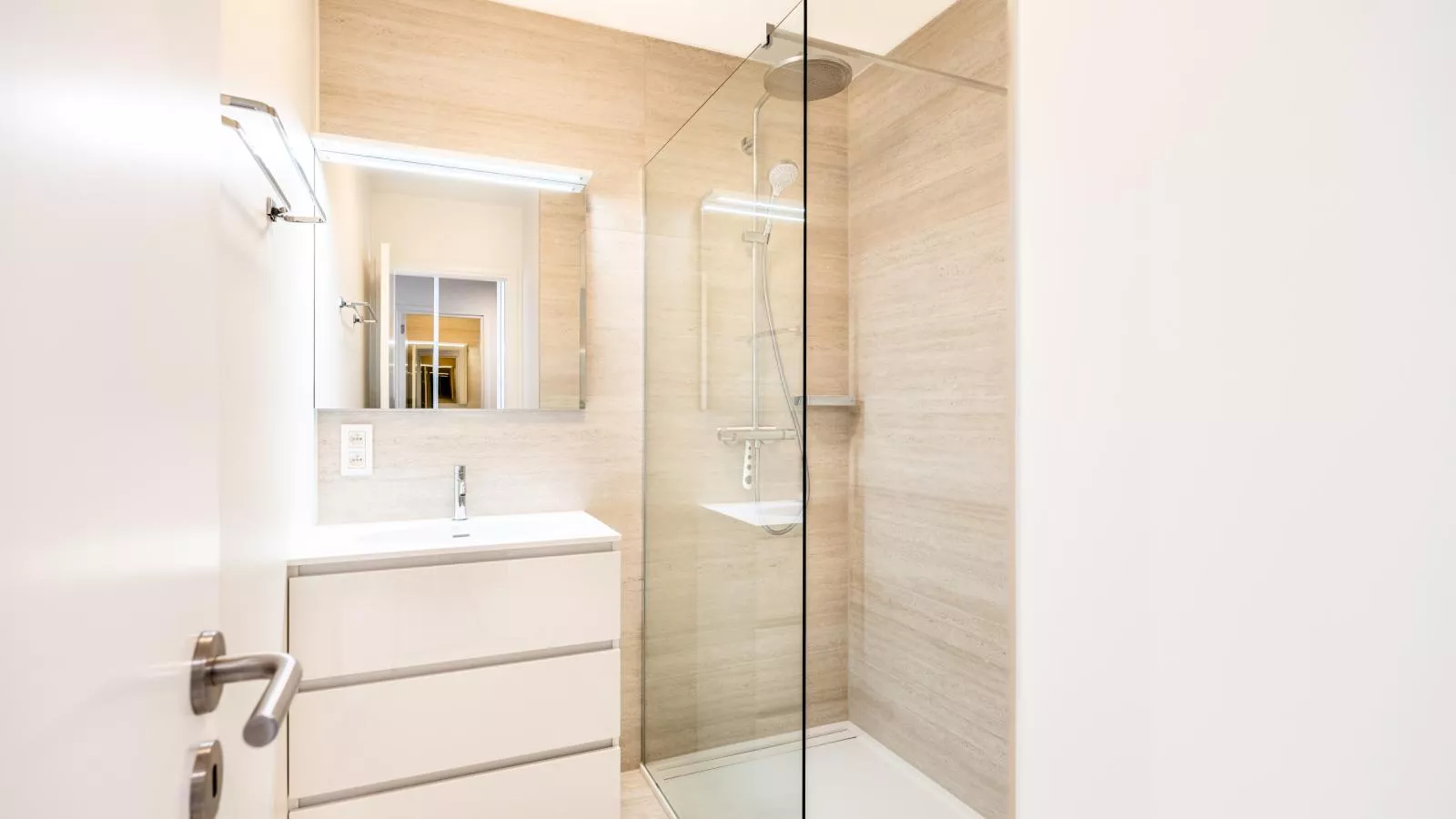 Aman dOr I-103-Bathroom