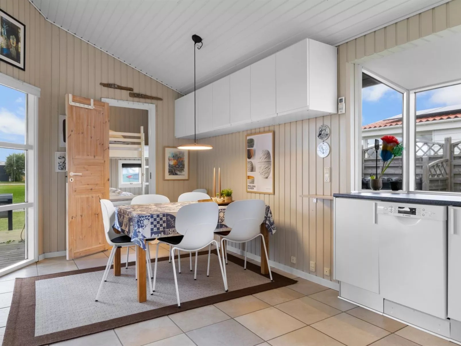 "Roya" - 100m from the sea-Dedans