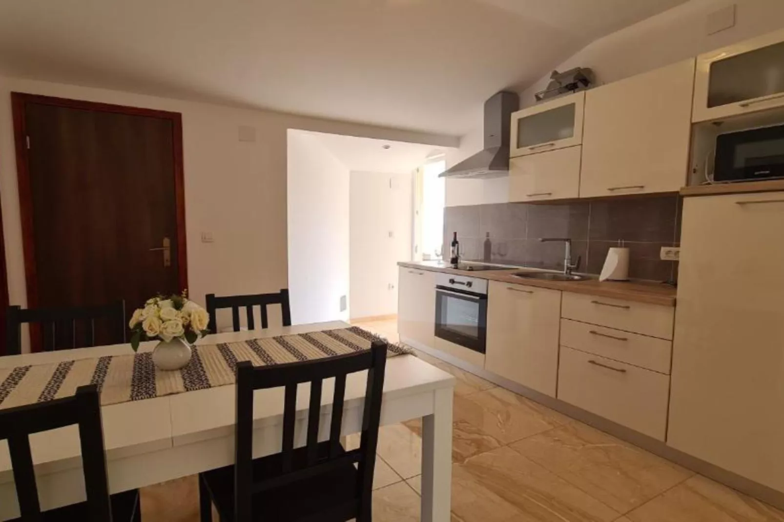 Apartment with One Bathroom-Kitchen