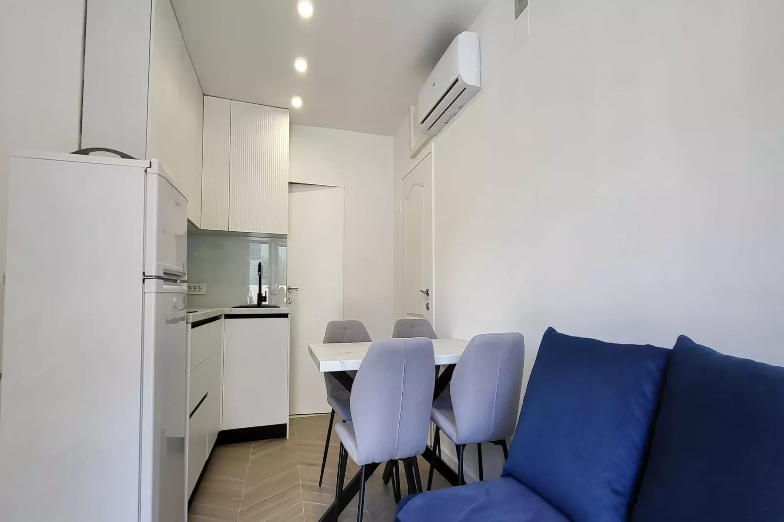 Apartments Ivankovic - One Bedroom  Apartment with Terrace-Cuisine