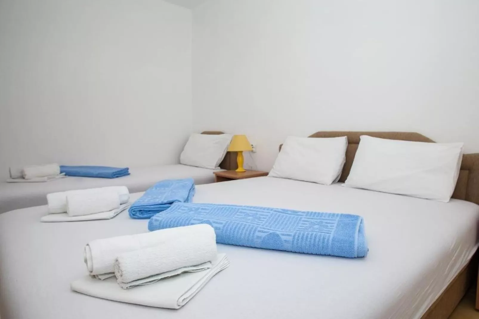 Charming Seaside Escape in Kotor - One Bedroom Apartment with Sea View 2-Schlafzimmer