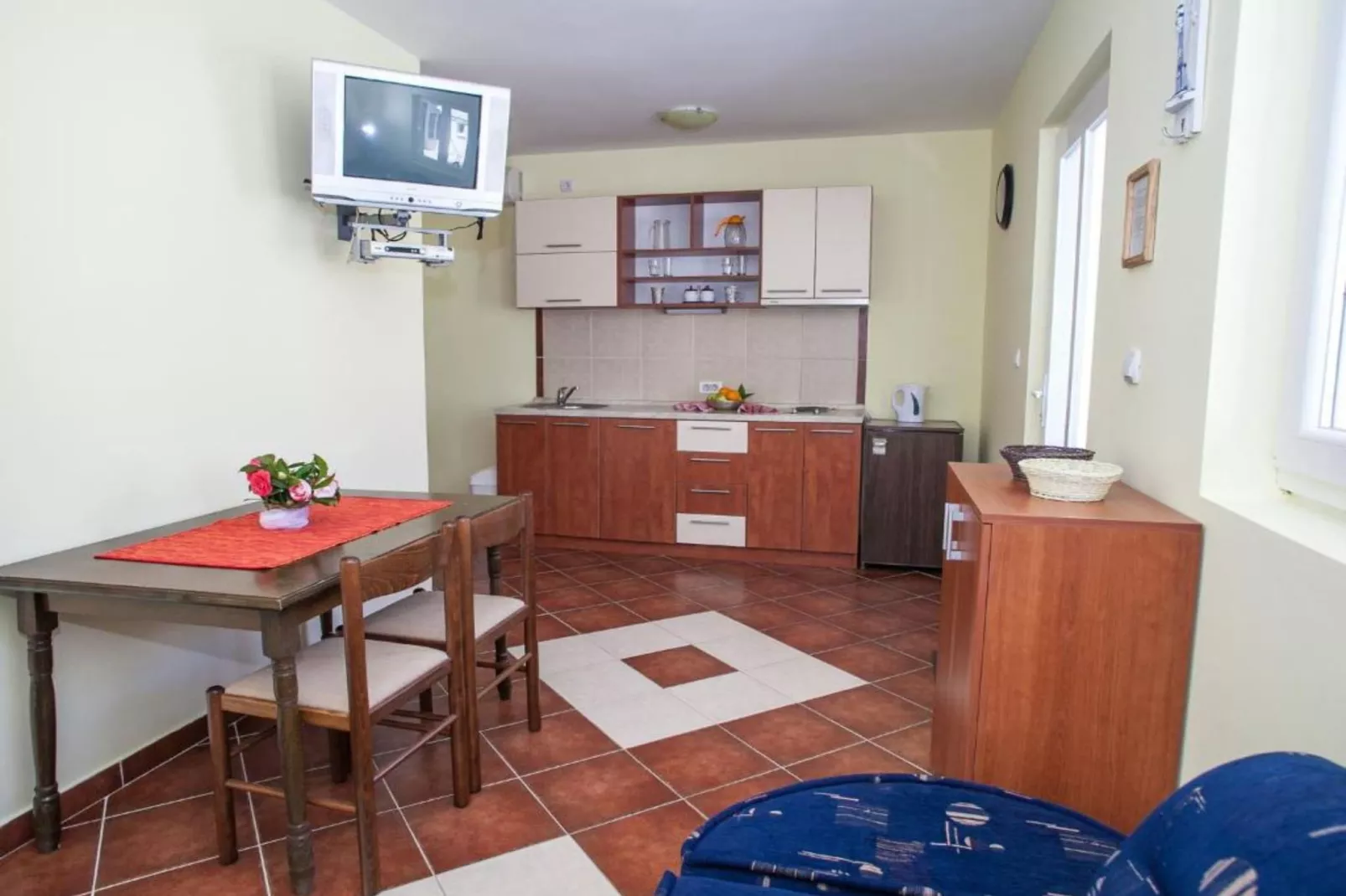 Charming Seaside Escape in Kotor - One Bedroom Apartment with Garden 3-Küche