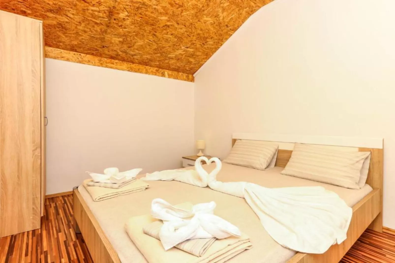 Beachfront Escape – Steps from the Crystal-Clear Sea - One Bedroom Apartment 2-Schlafzimmer