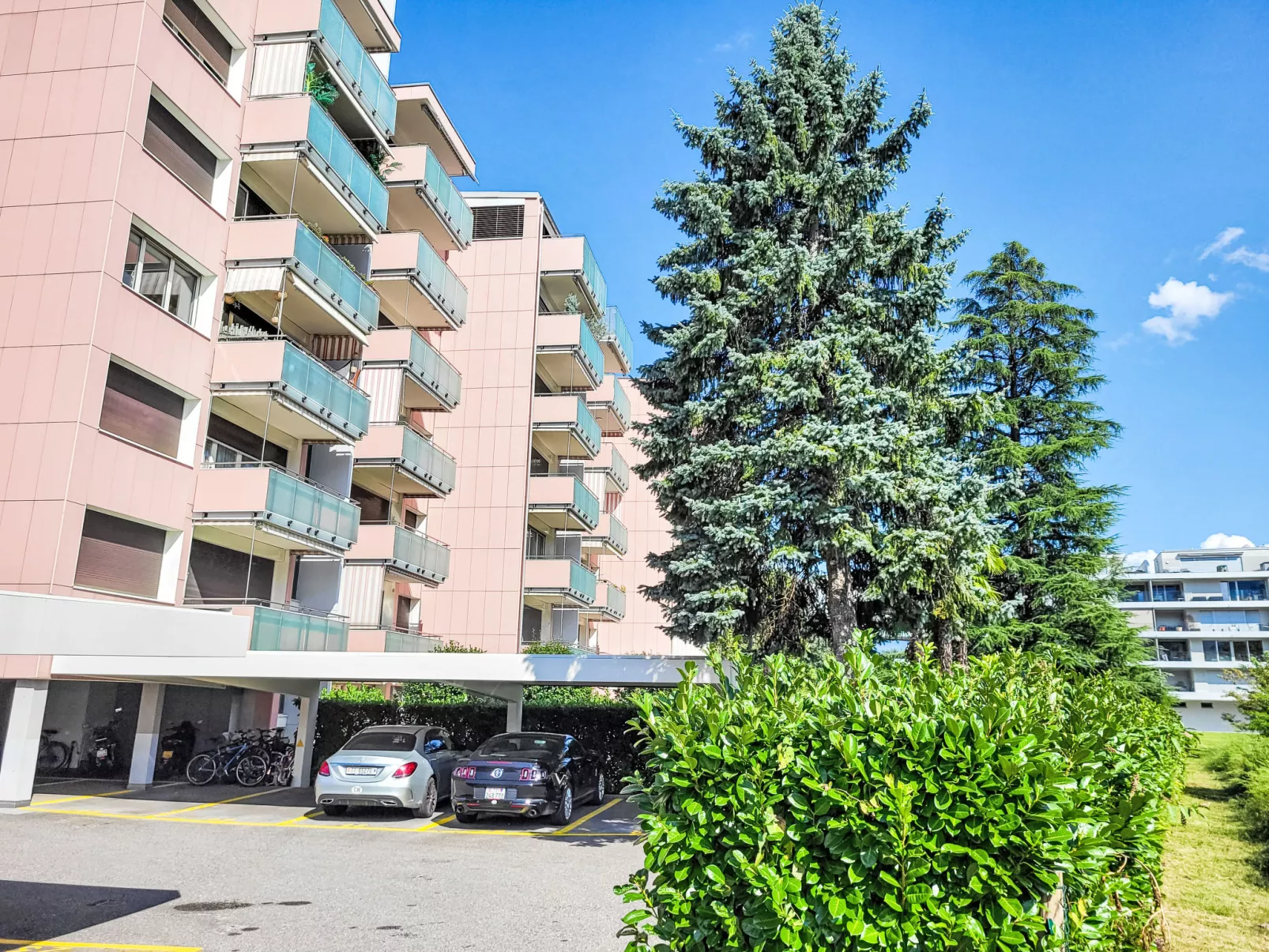 Apt.Green View-Outside