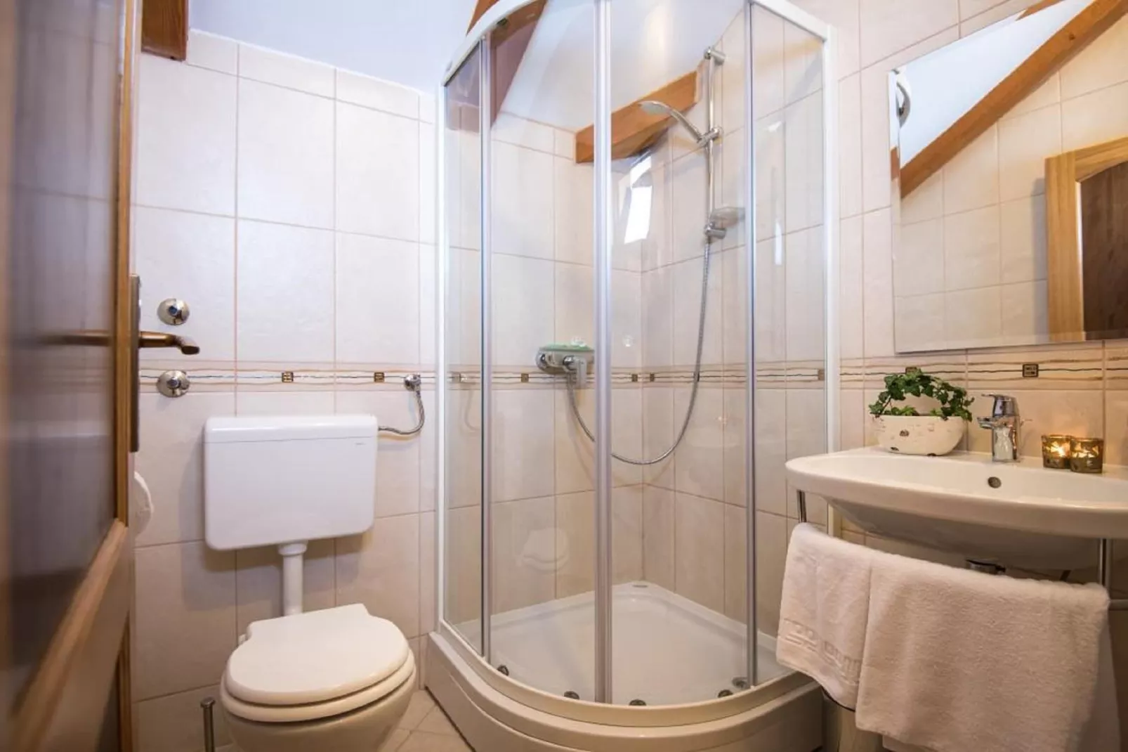 Apartments Zavala- Apartment 4-Badezimmer