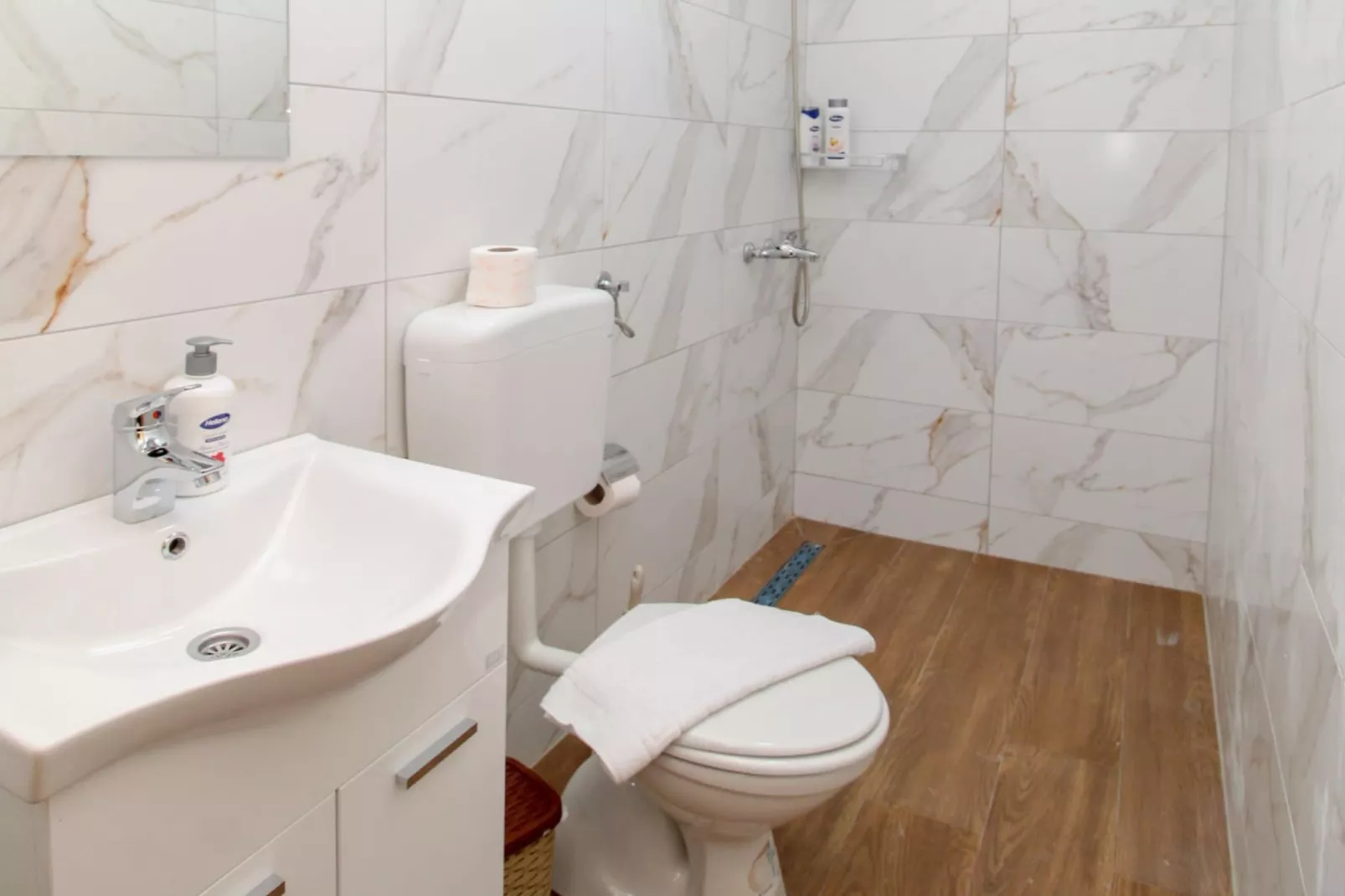 Ethno Village Dolina Mira - One Bedroom Holiday Home (Sutjeska)-Bathroom