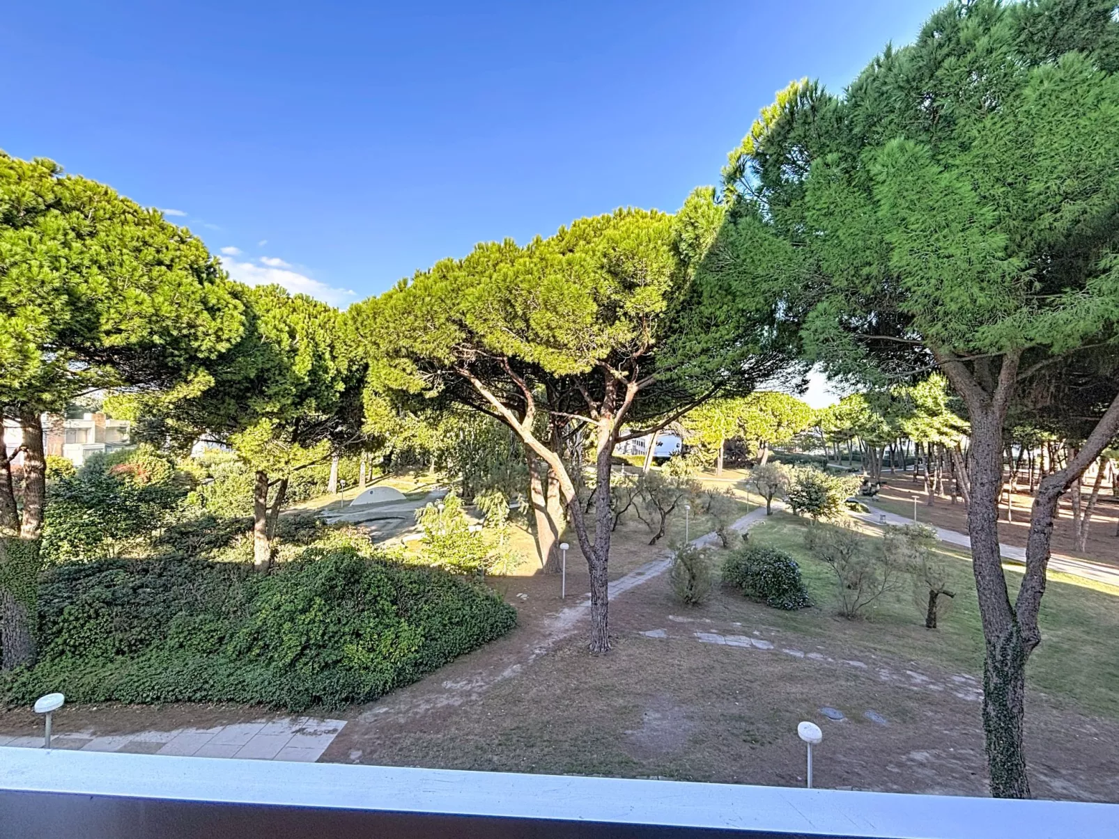 Le Saint Clair-Outside