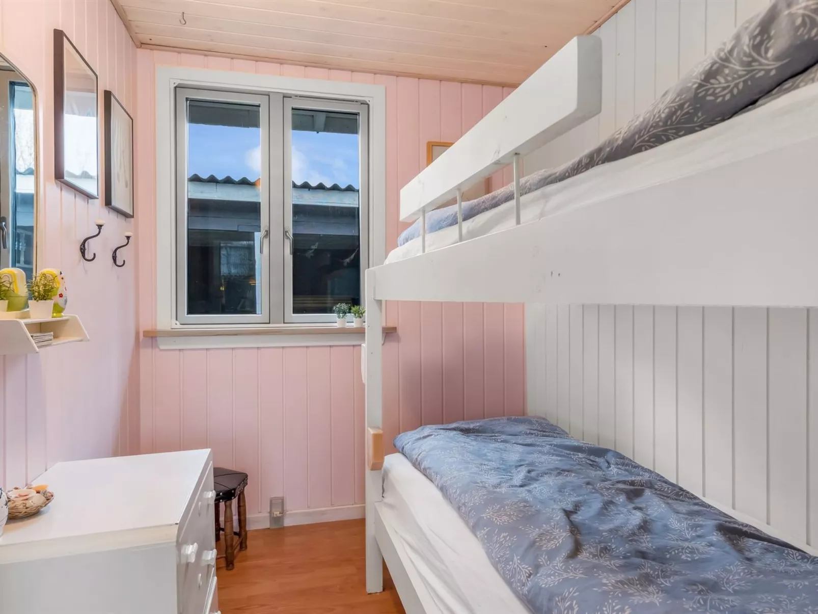 "Hughlek" -  from the sea-Dedans