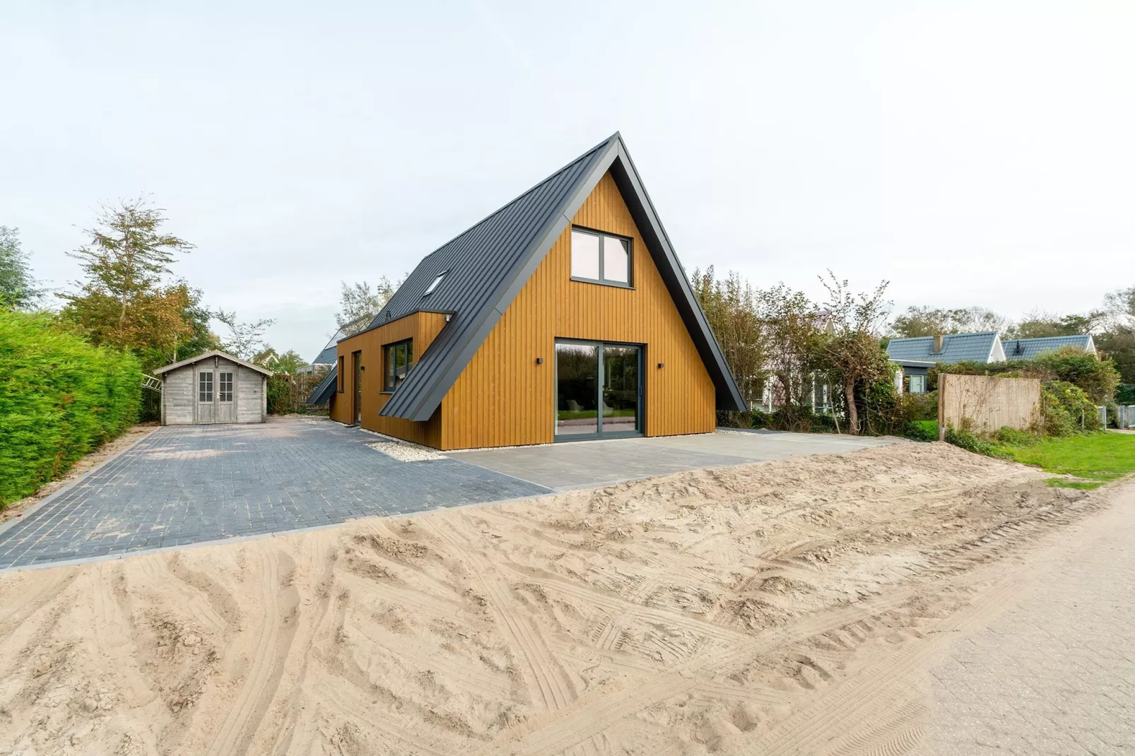 Sandepark 113-Exterior in summer