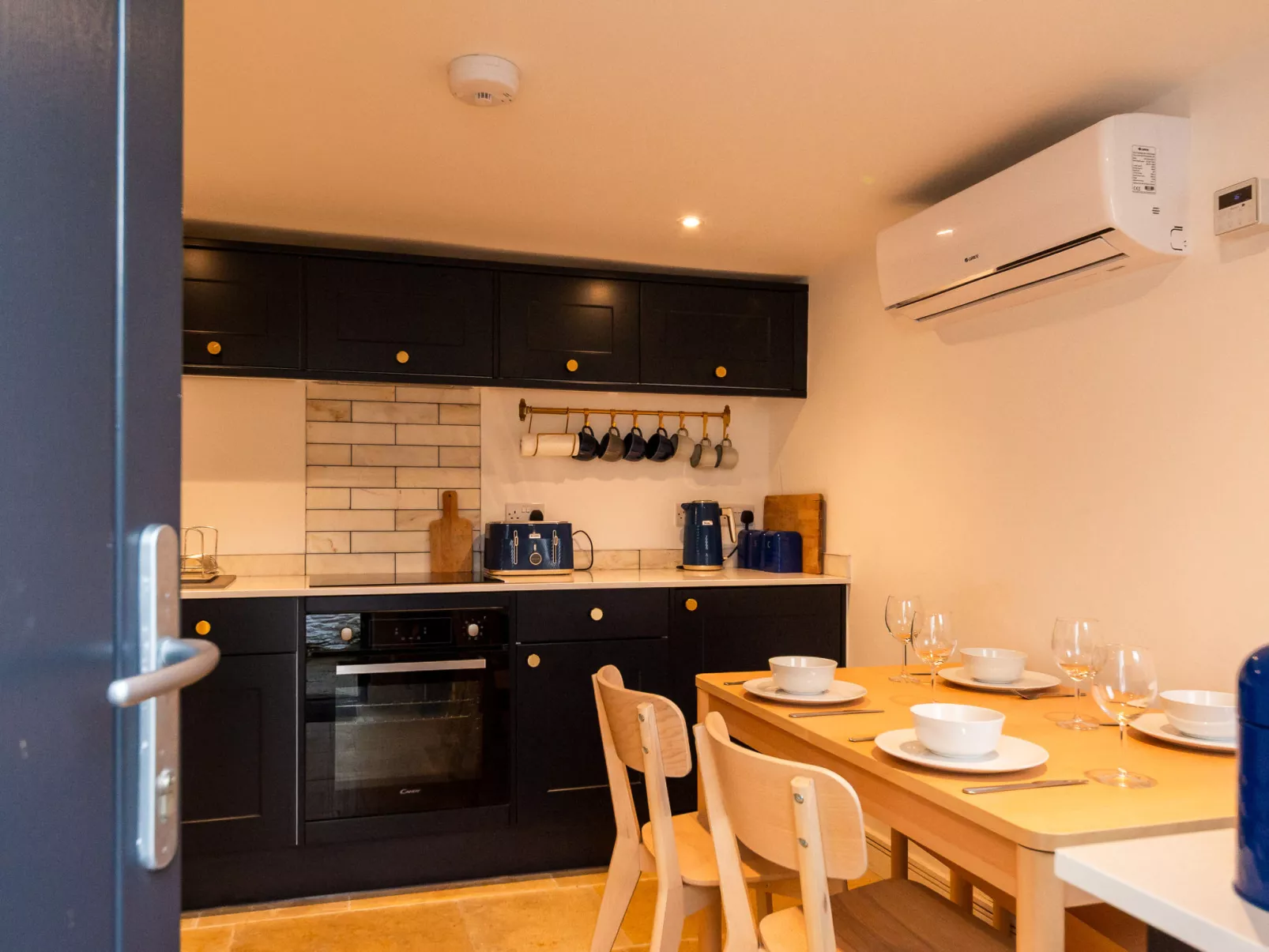 Shanty Cottage-Dedans