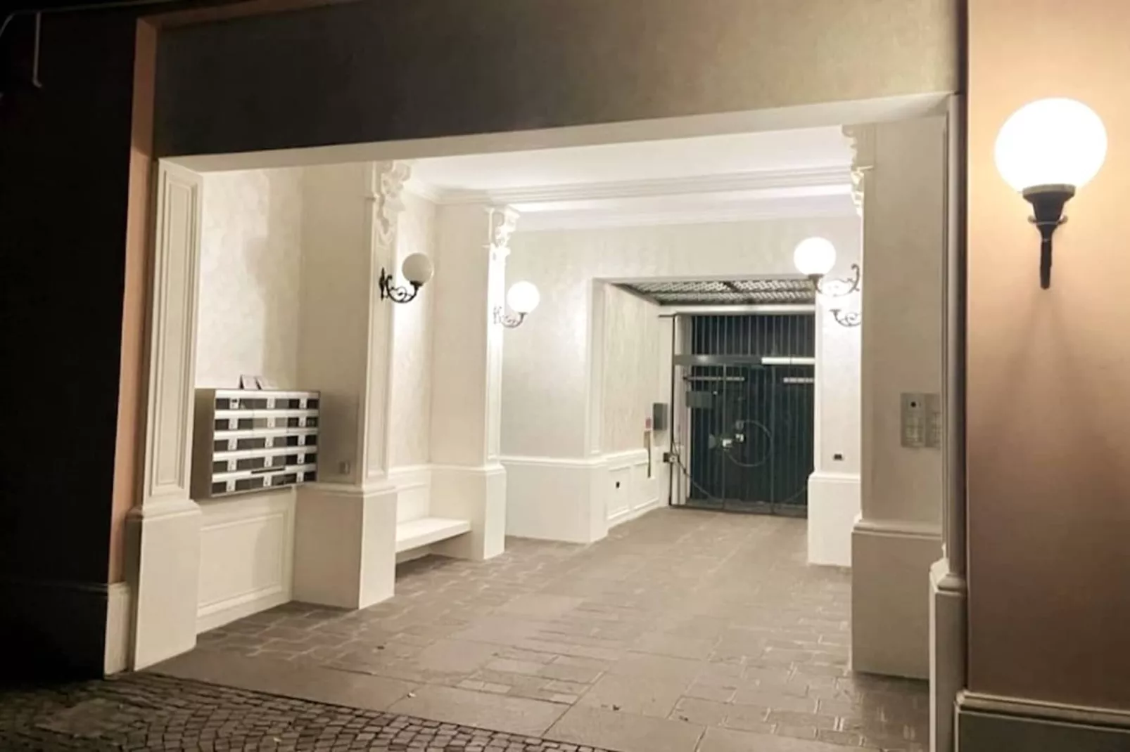 Losanna 46-Hall & reception