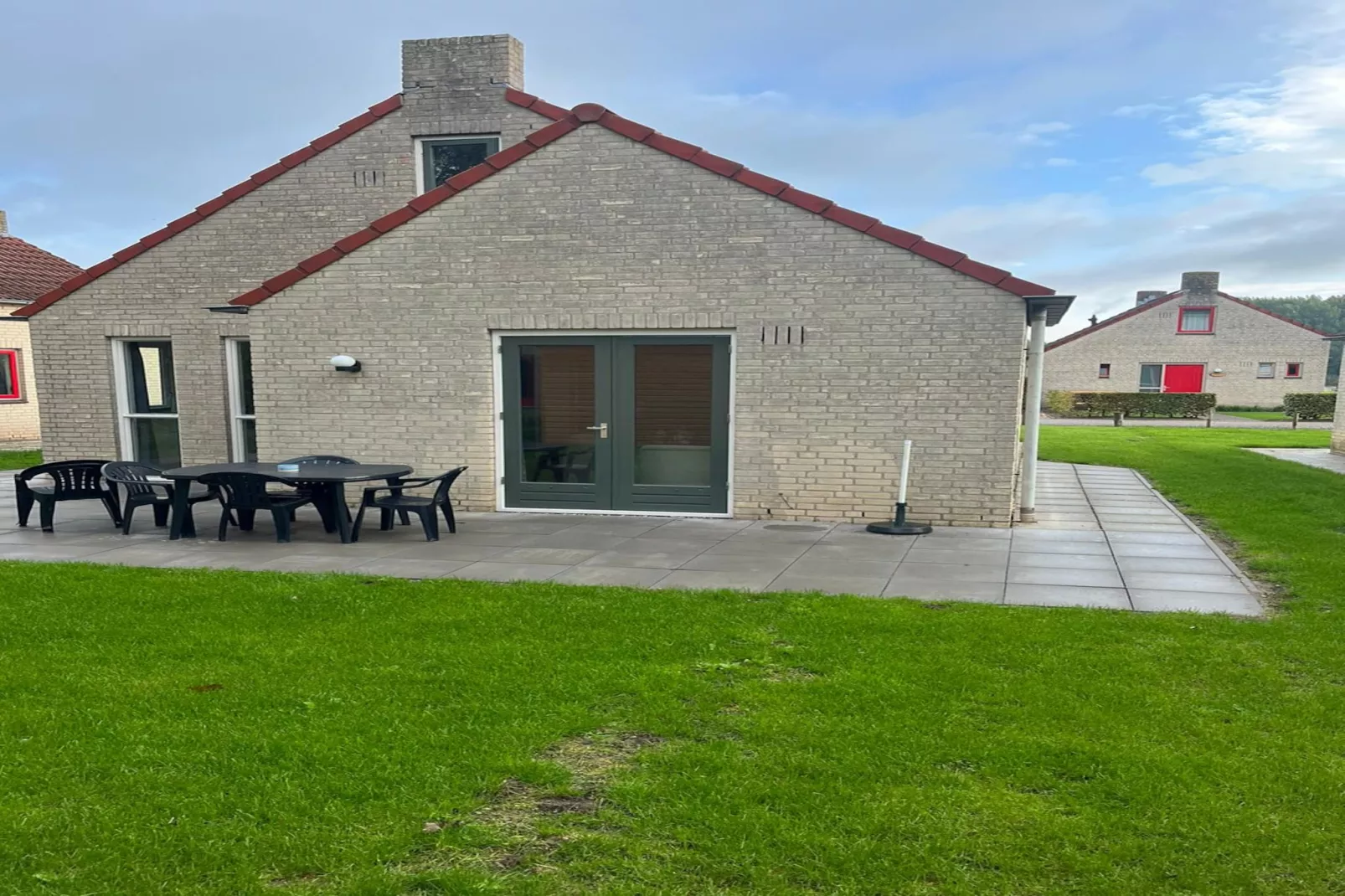 6 - Person Forest 28 Bungalow-Extérieur été