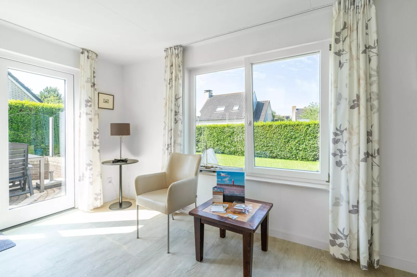 Kamperfoelie 77-Salon