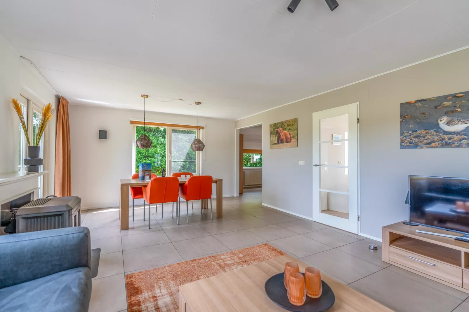 Kamperfoelie 69-Salle à manger