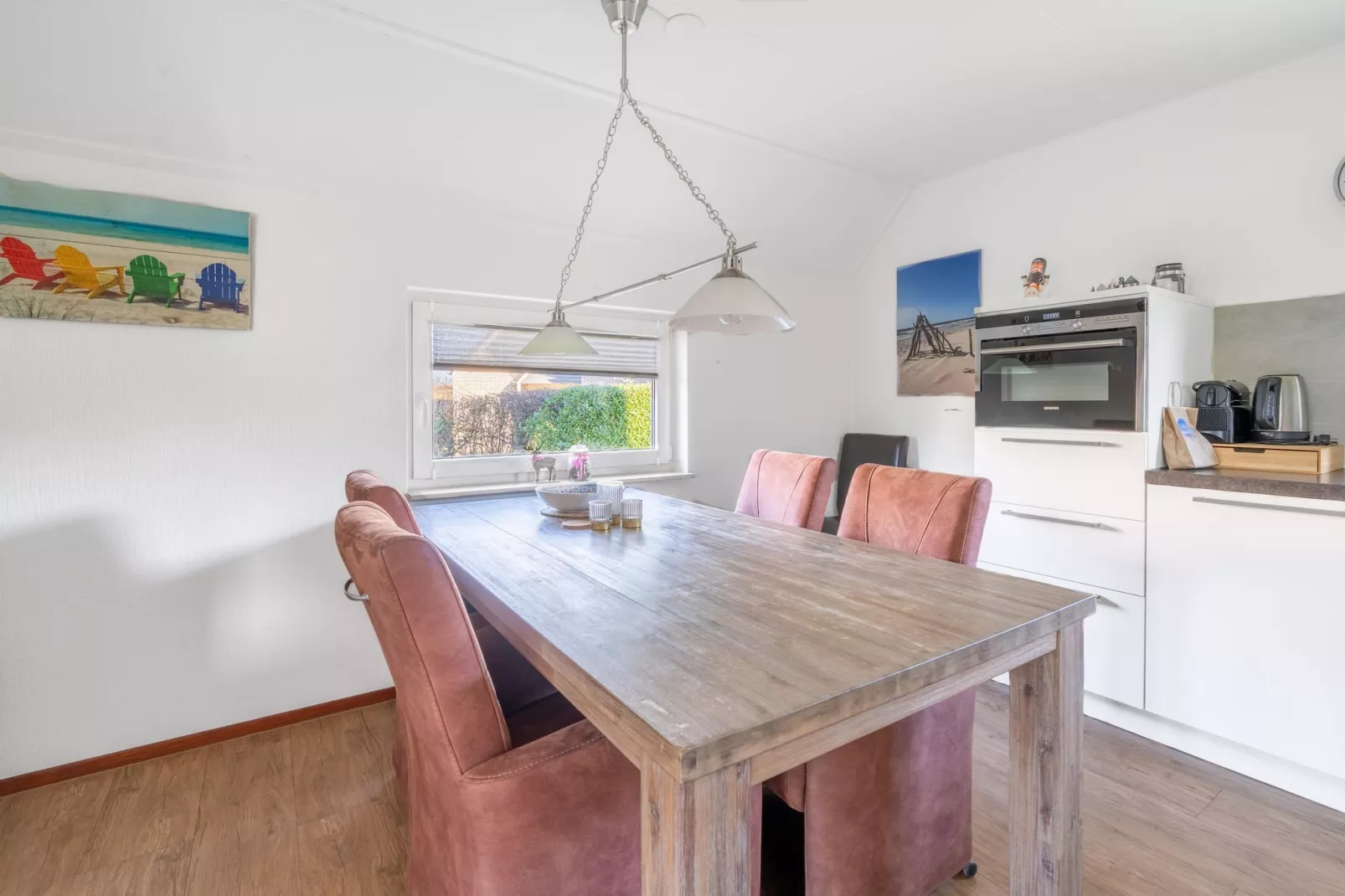 Kamperfoelie 75-Salle à manger