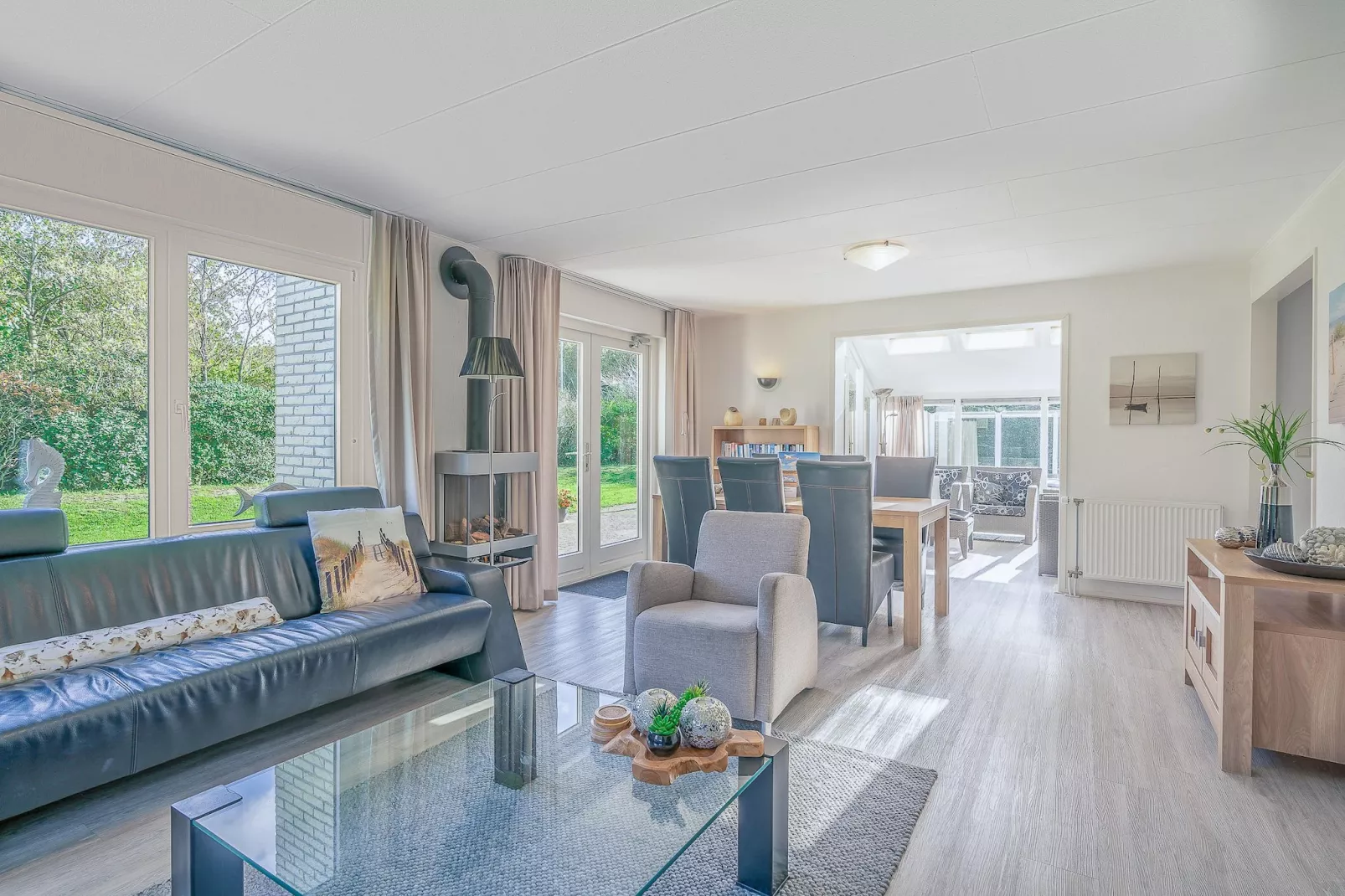 Kamperfoelie 83-Wohnzimmer