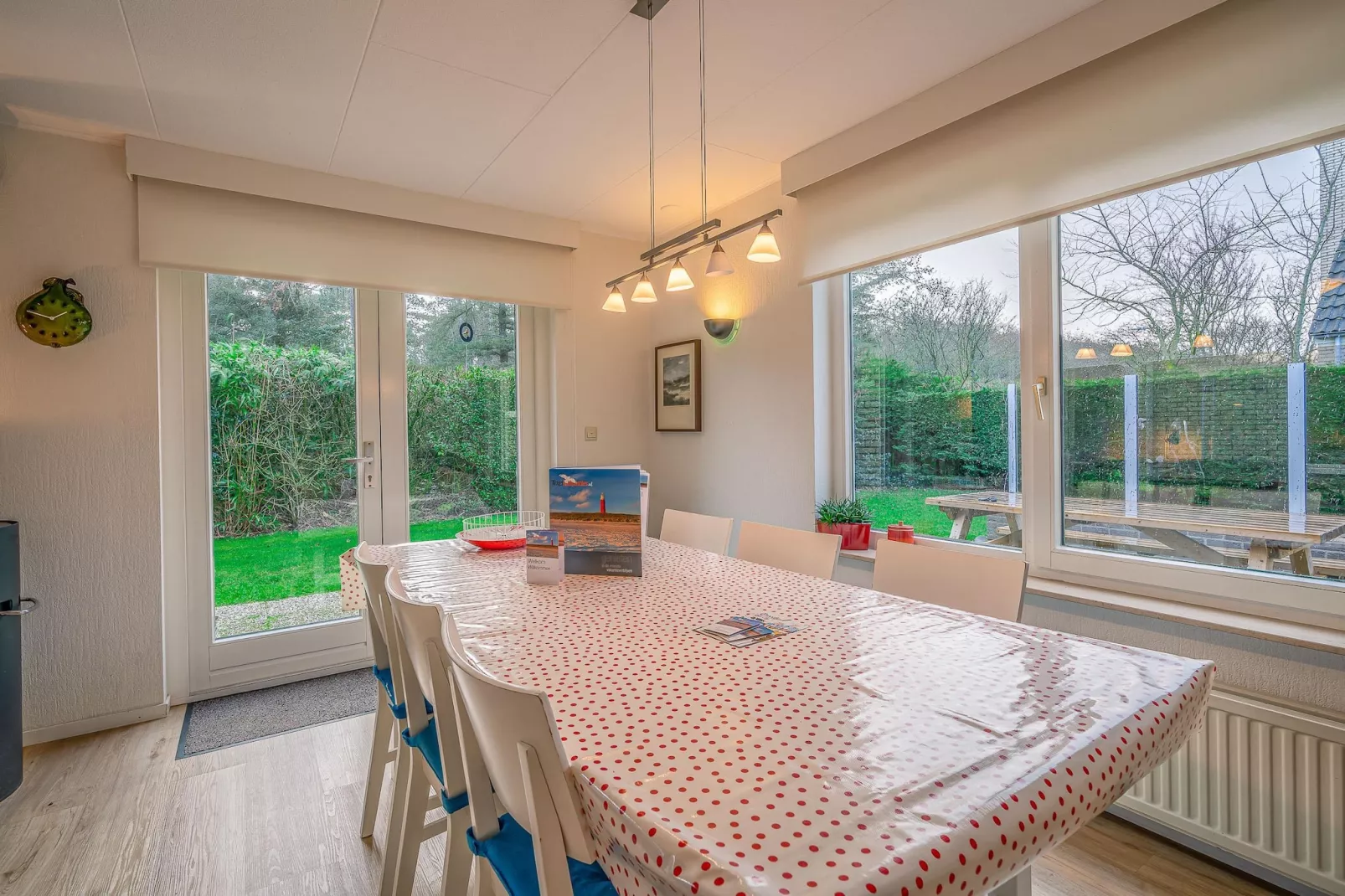 Kamperfoelie 29-Dining room