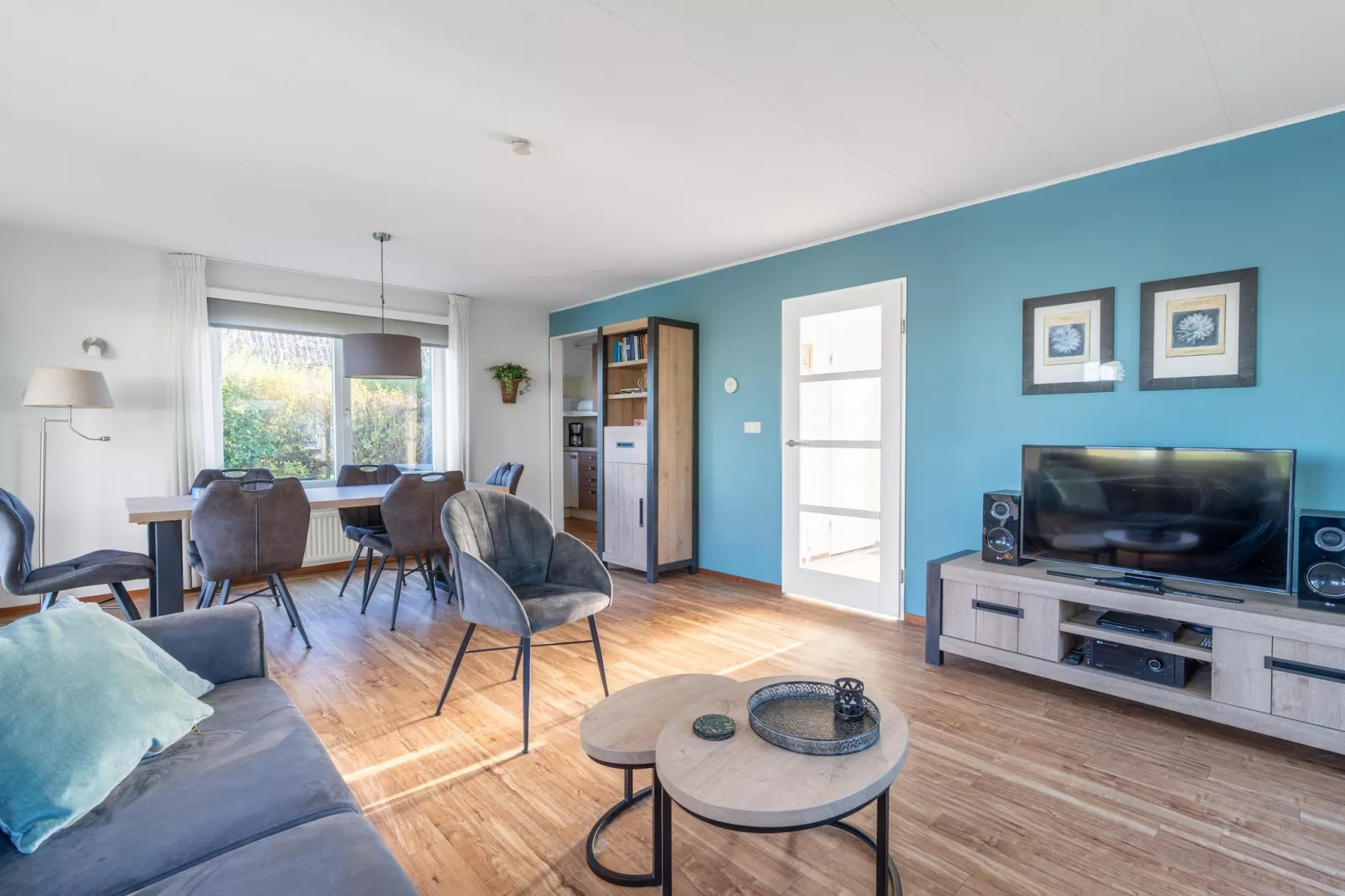 Kamperfoelie 47-Living room