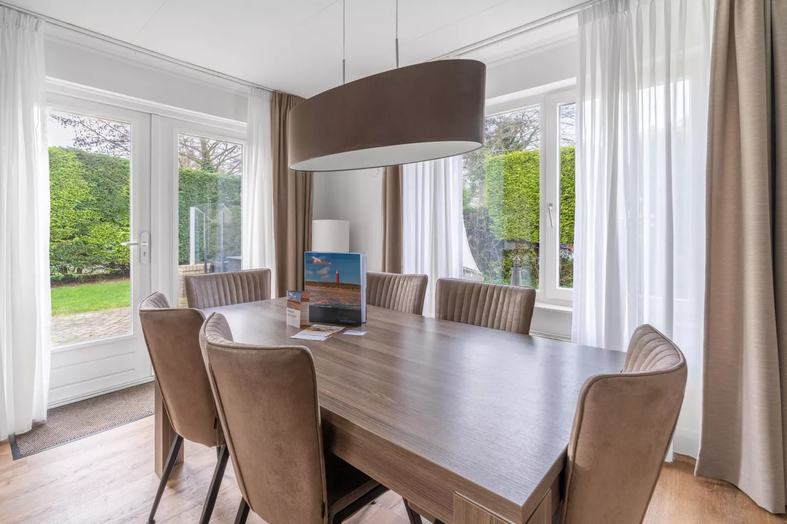 Kamperfoelie 49-Dining room