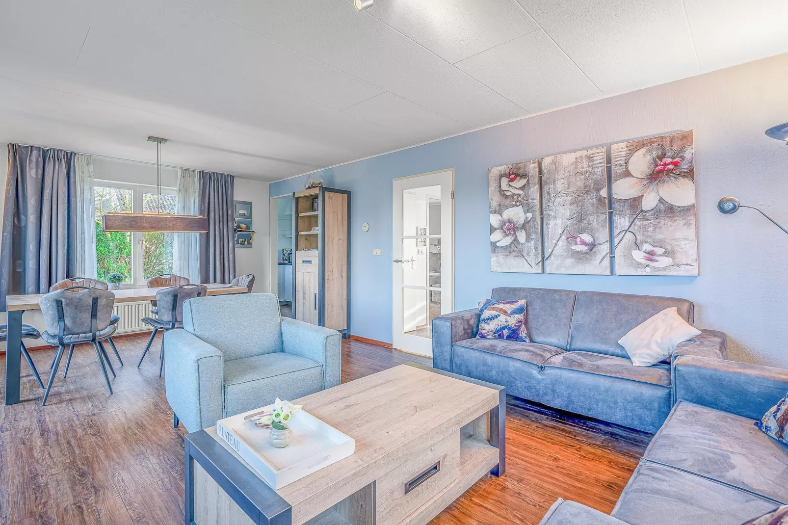 Kamperfoelie 51-Living room