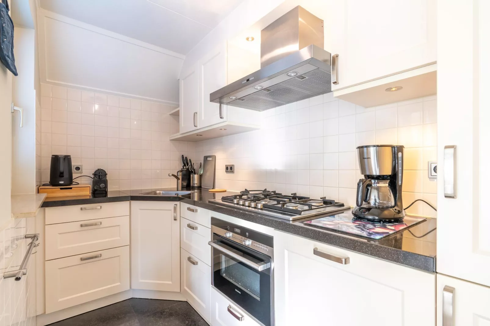 Kamperfoelie 57-Kitchen