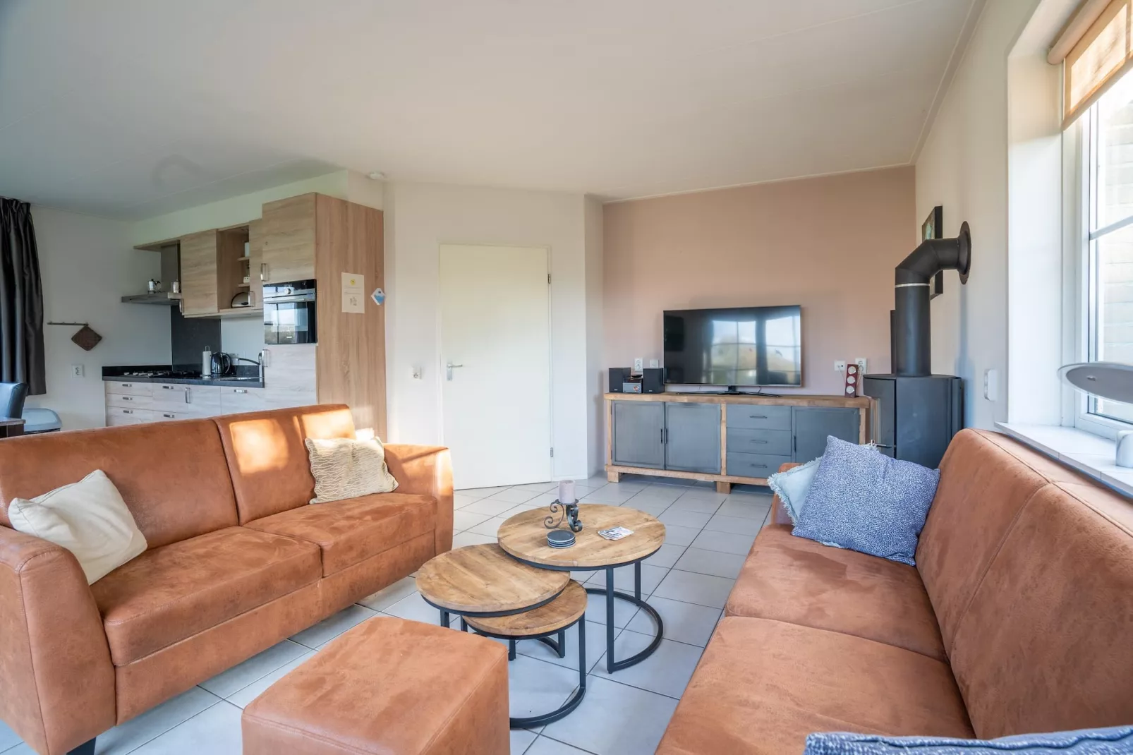 De Annabella 13- De Tjiftjaf-Living room