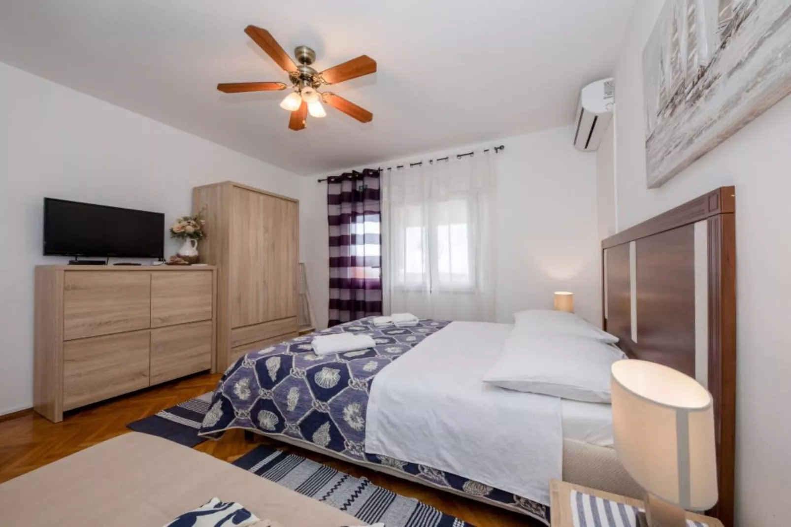 Studio Apartment with Terrace 4-Bedroom