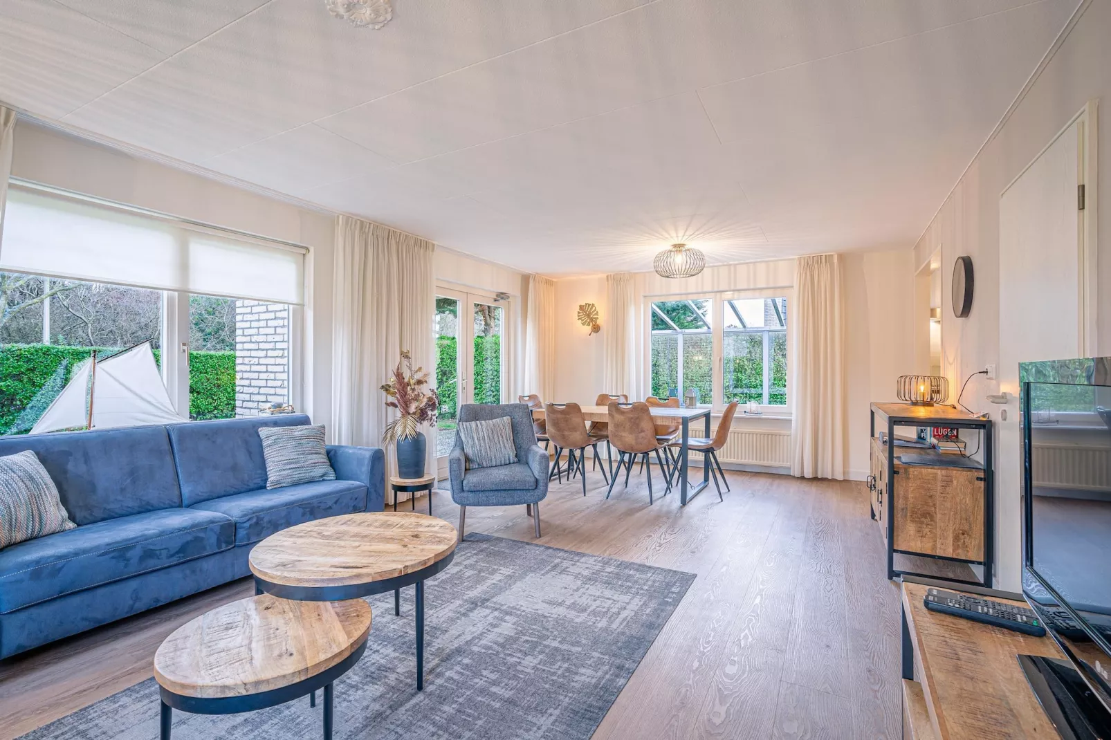 Kamperfoelie 89-Living room