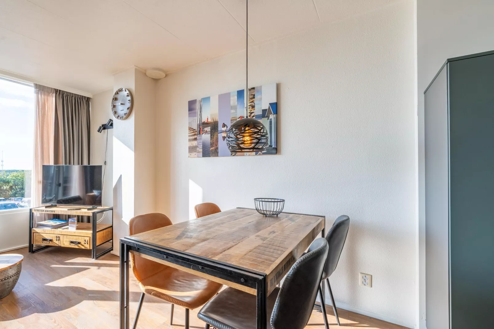 Juliana 122-Dining room