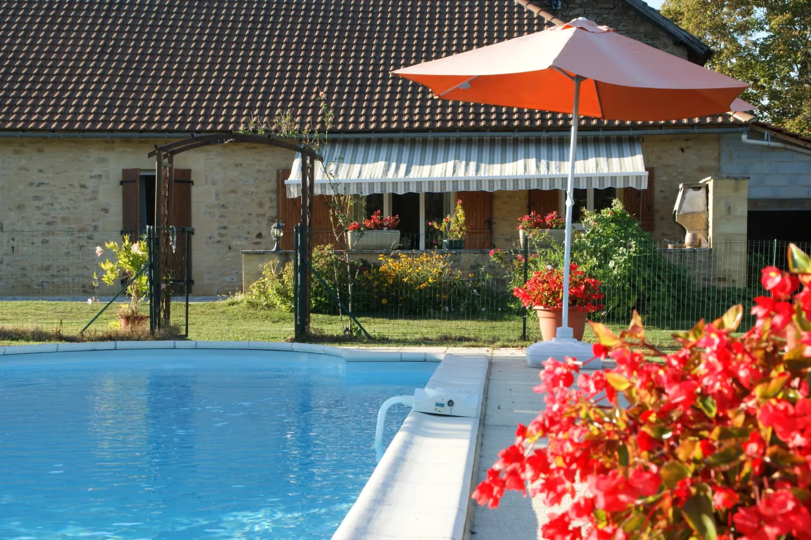 Maison de vacances Besse Les Vitarelles 6p-Swimming pool