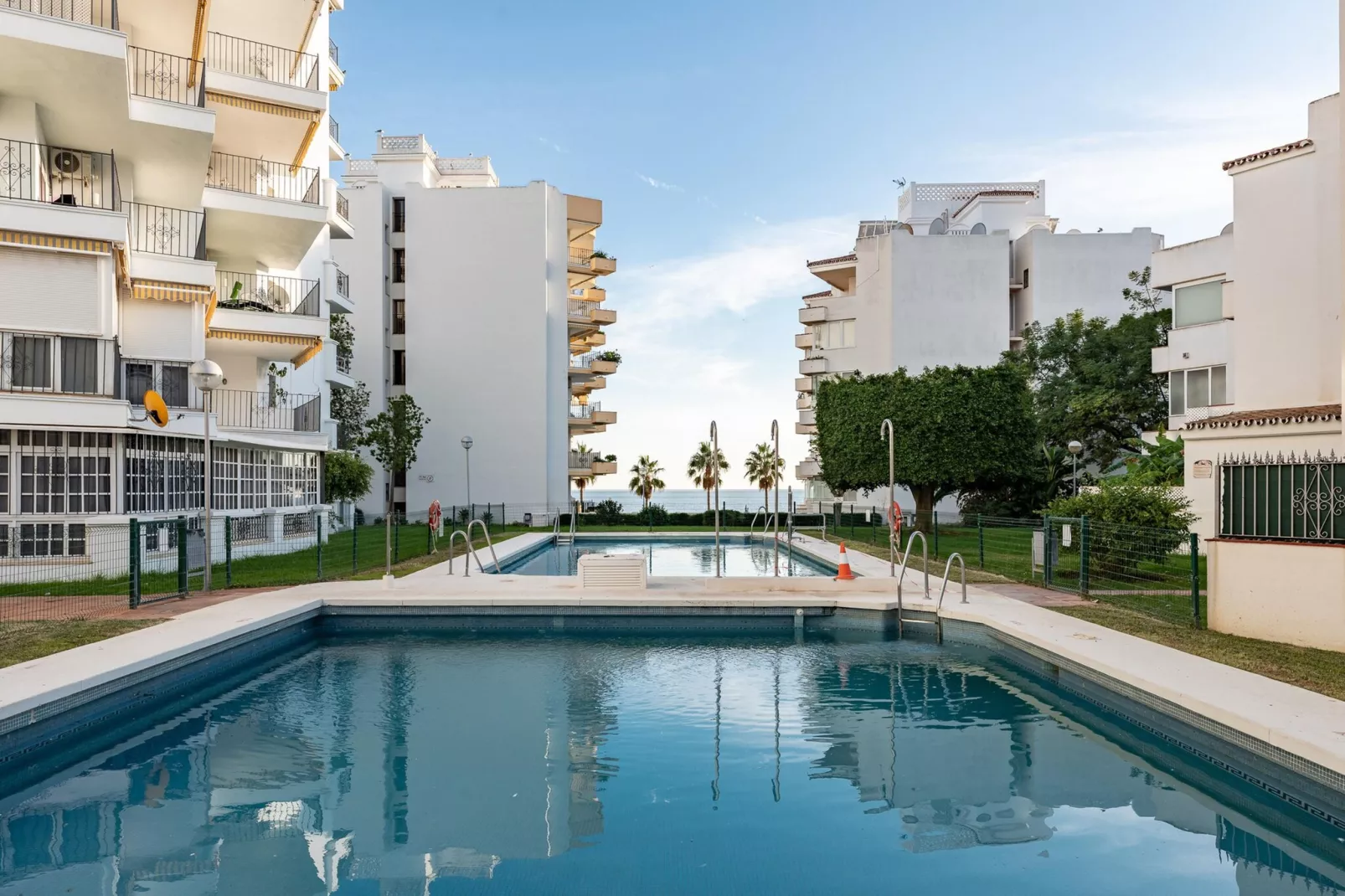 CT 350 - Faro's Marbella Beachapartment for 2 - perfect beachconection-Piscine