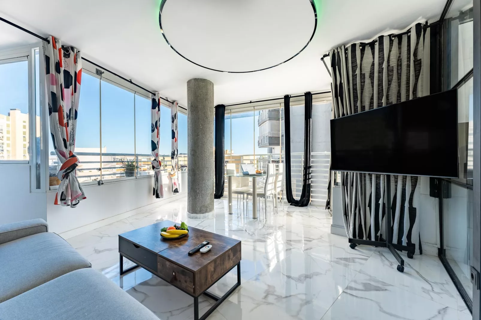 CT 352 - Faro's Torremolinos City Towers 1 - Walking distance to everything-Salon