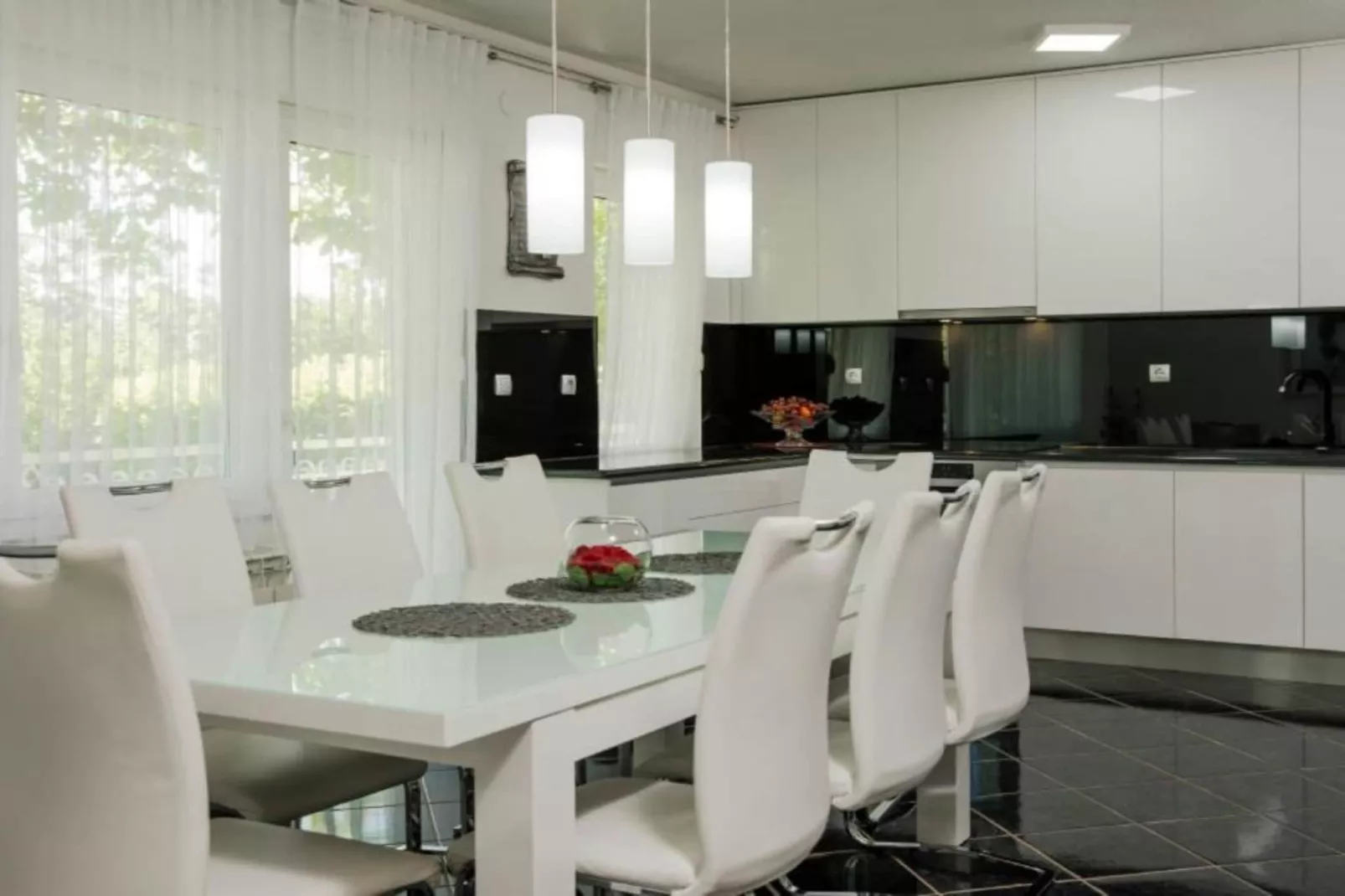 Beautiful Haven Villas - Villa Ante with Outdoor Pool-Dining room