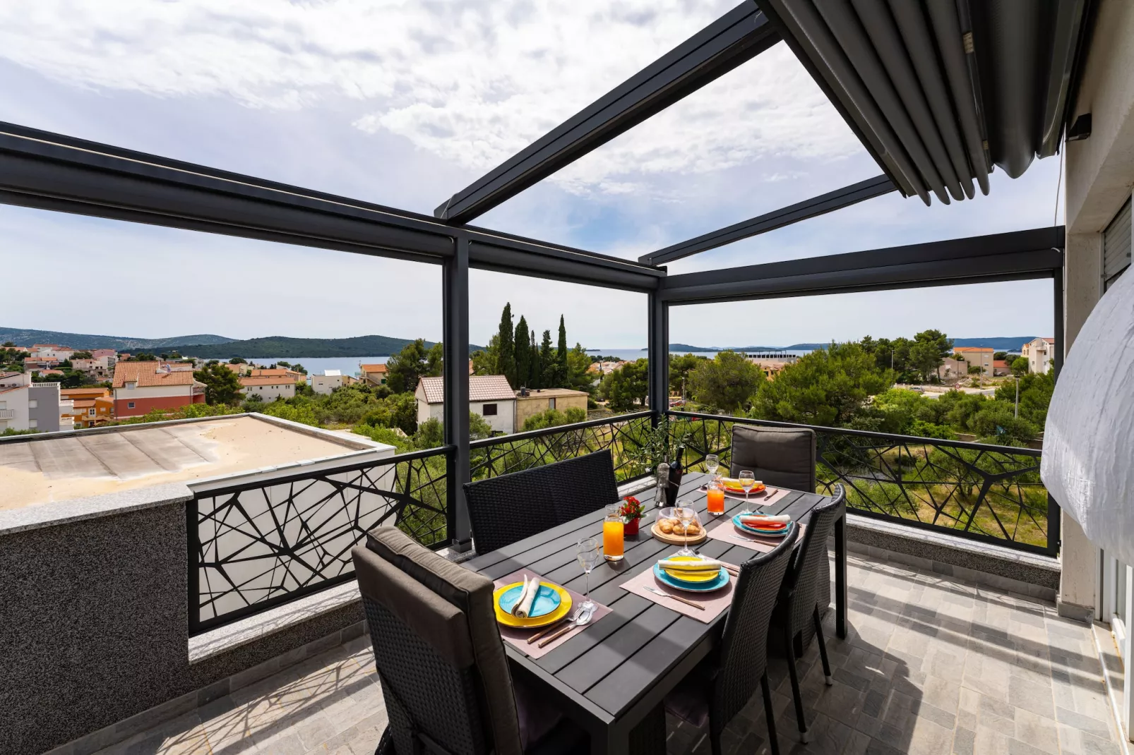 Sea view penthouse Nikita-Terrasse/Balkon