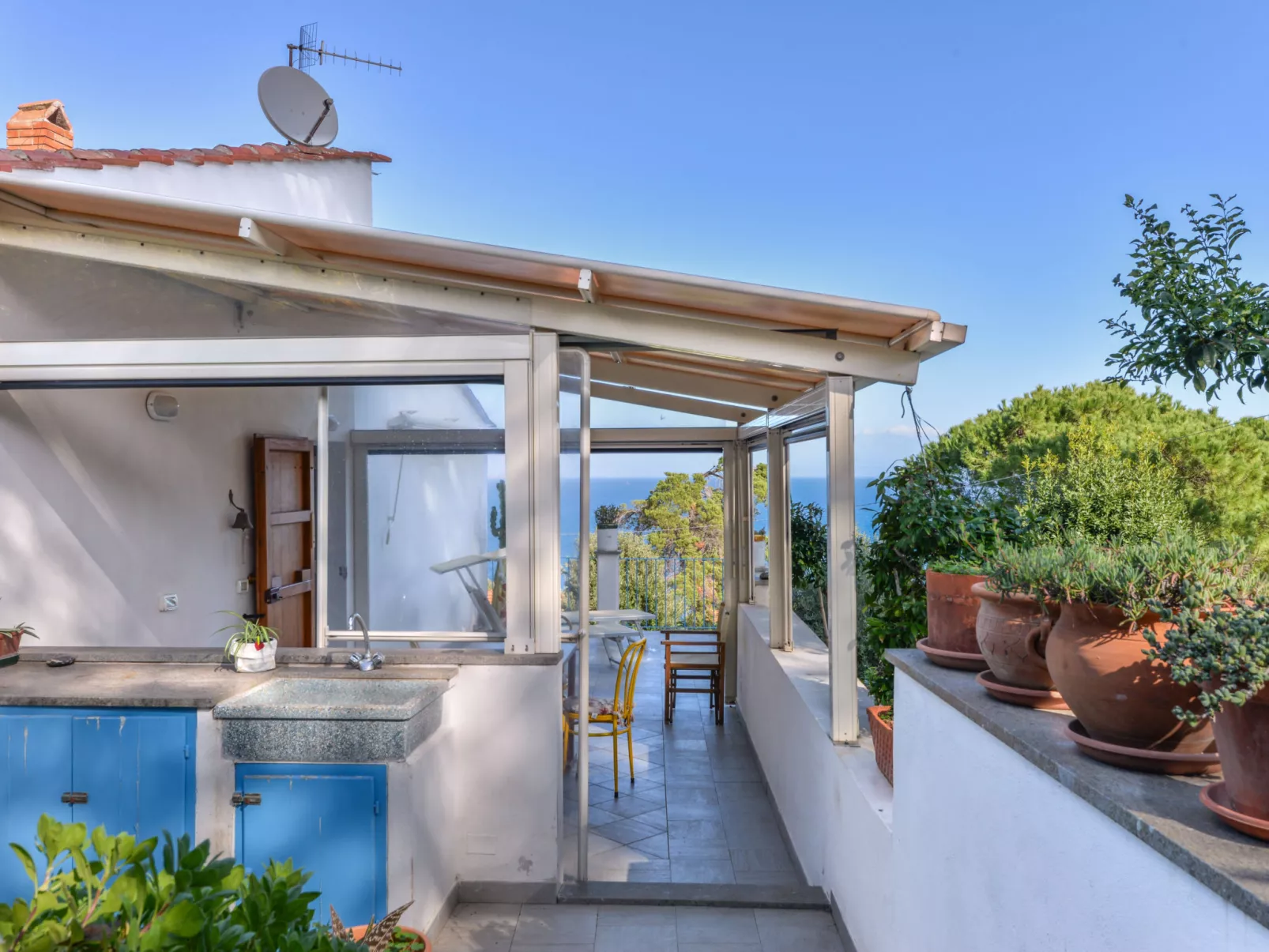 Casina Solu-Draußen