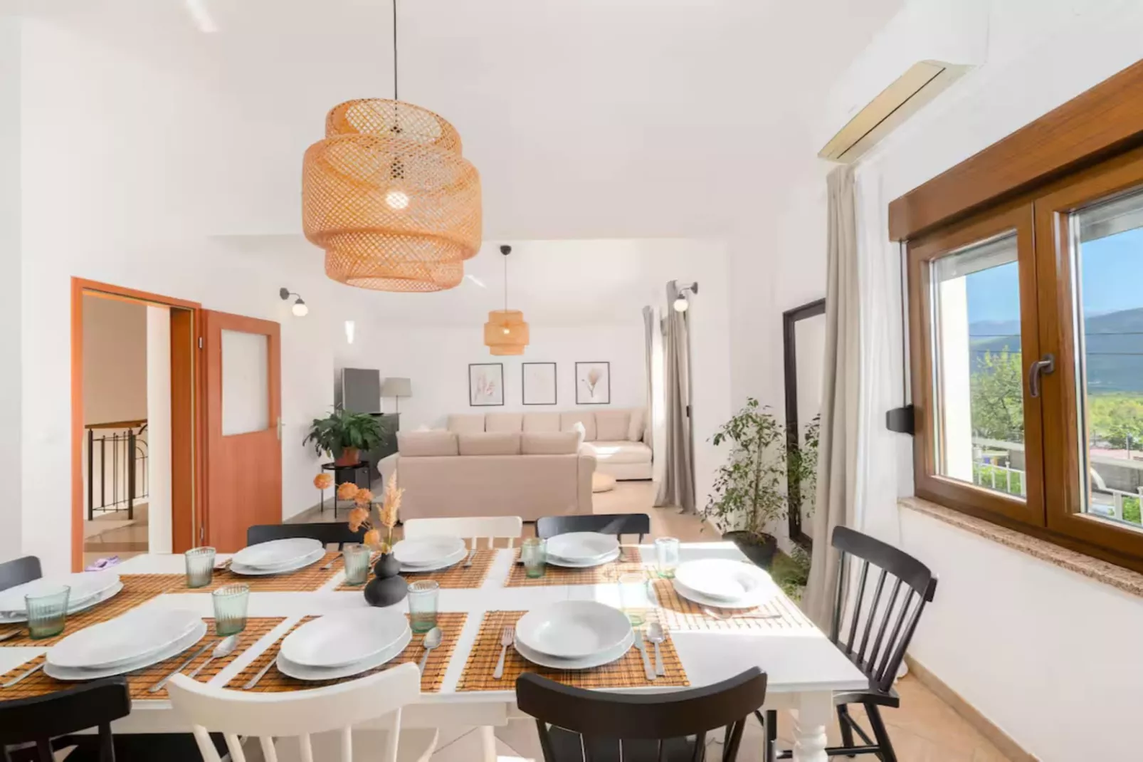 Villa Mima Pool Retreat - Five Bedroom Villa With Pool-Dining room