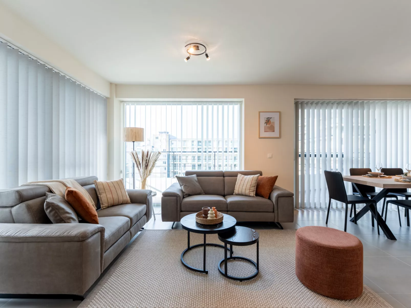 The Waves with parking-Dedans