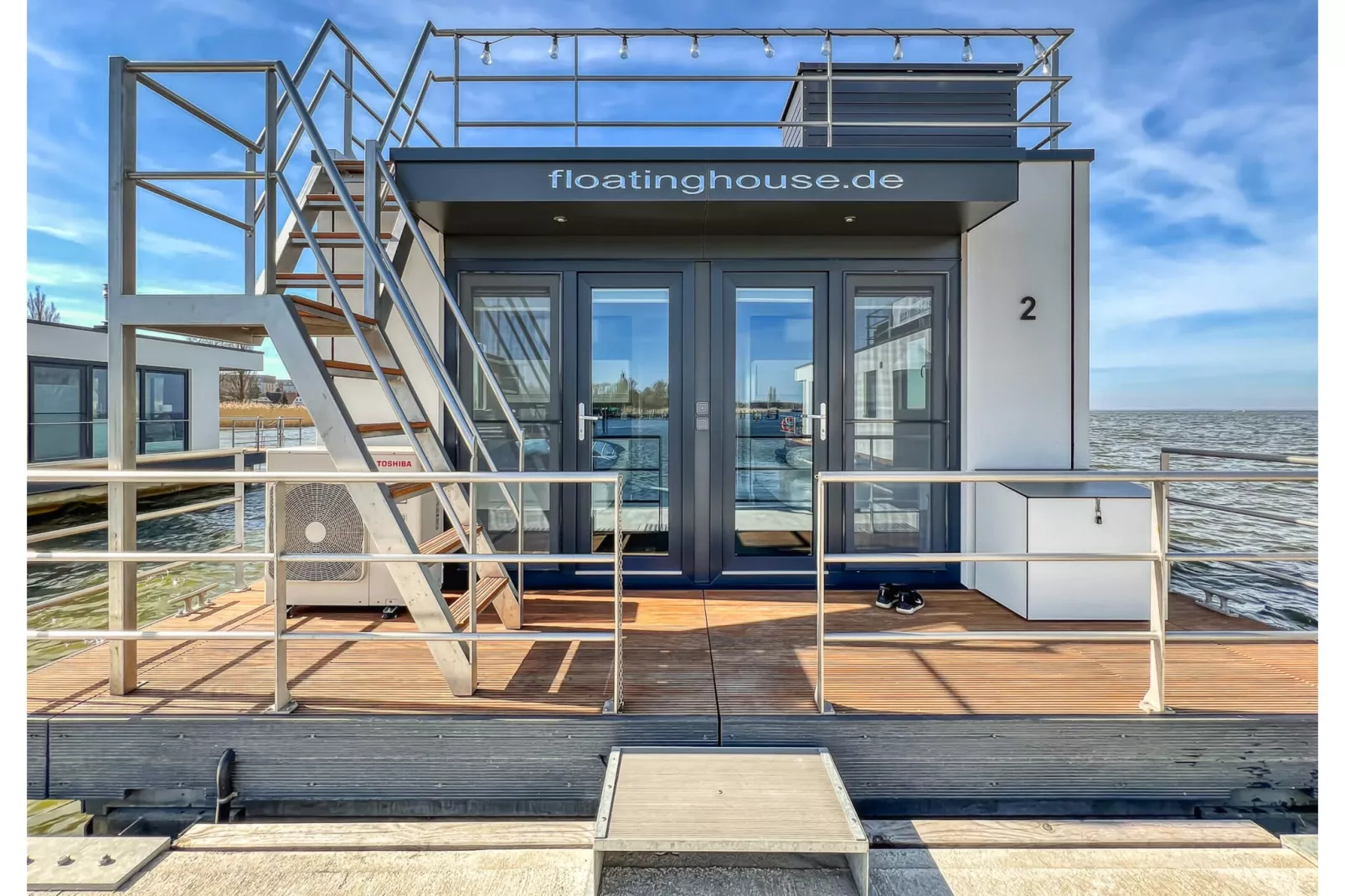 Hausboot in Ribnitz-Damgarten-Exterior in summer