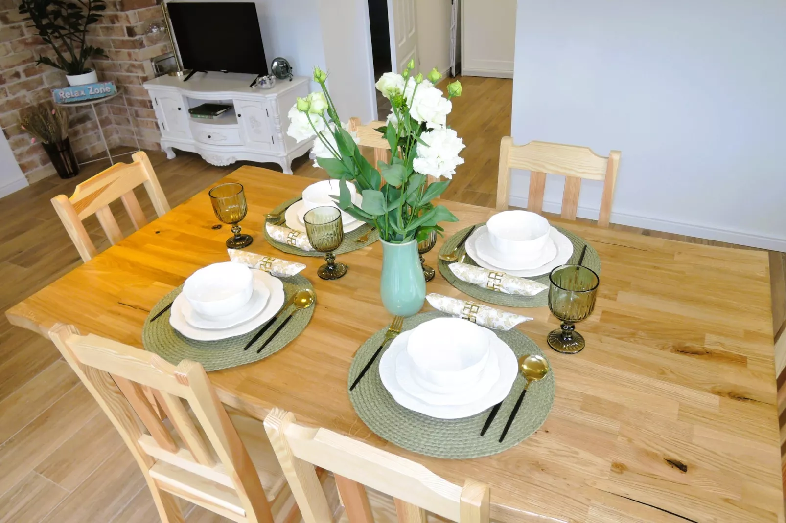 Green Hill Domysłów-Cuisine