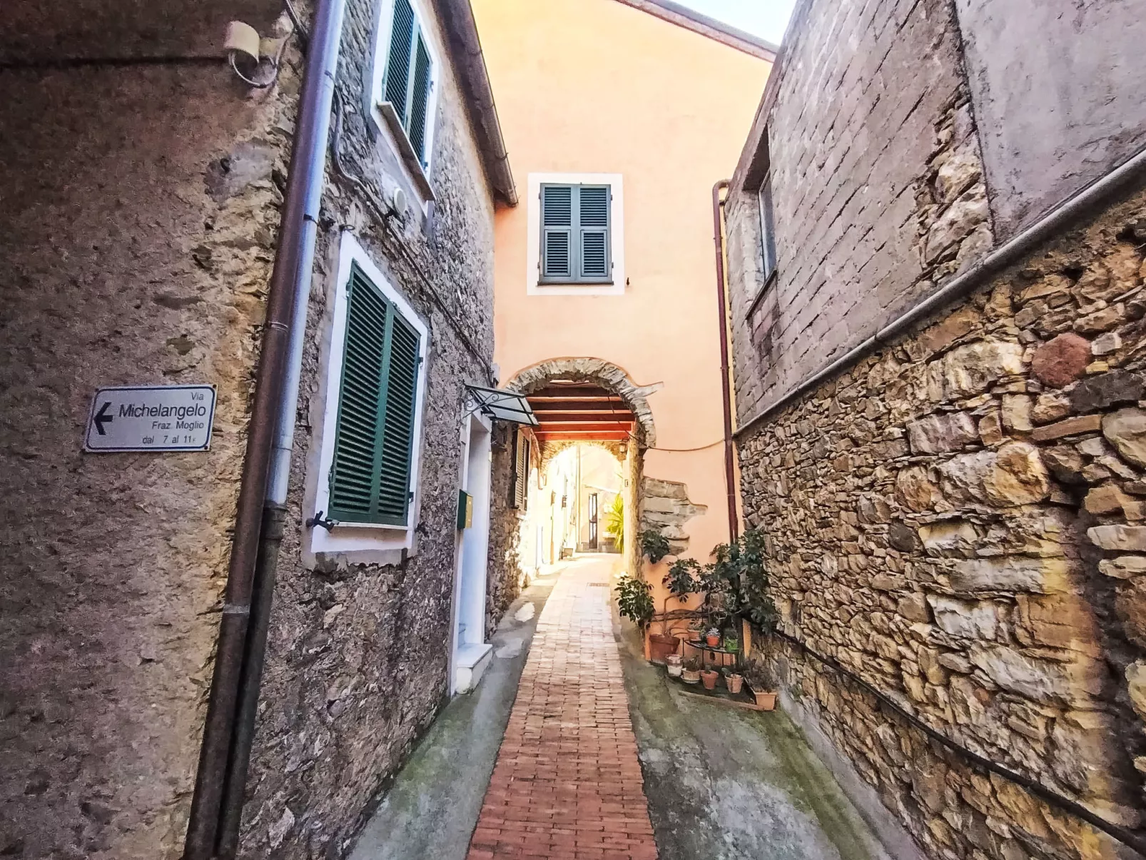 Terrazza con glicine-Draußen