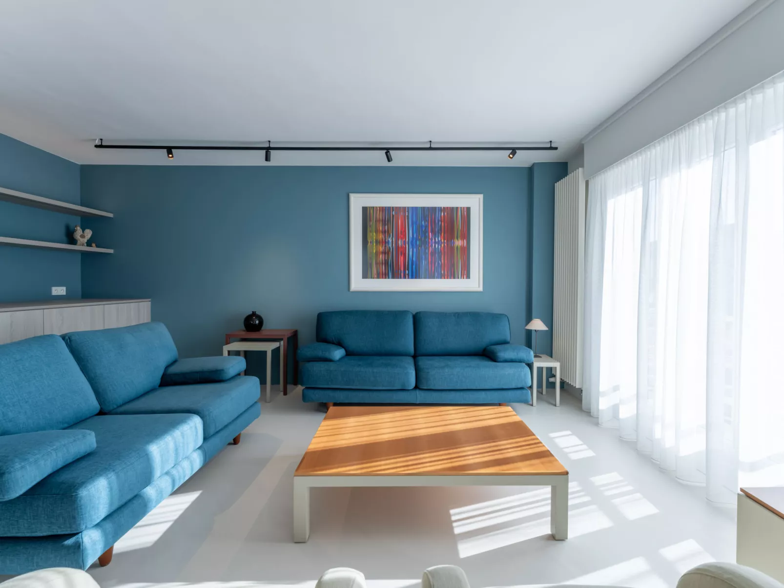 Marie Antoinette close by the sea-Inside