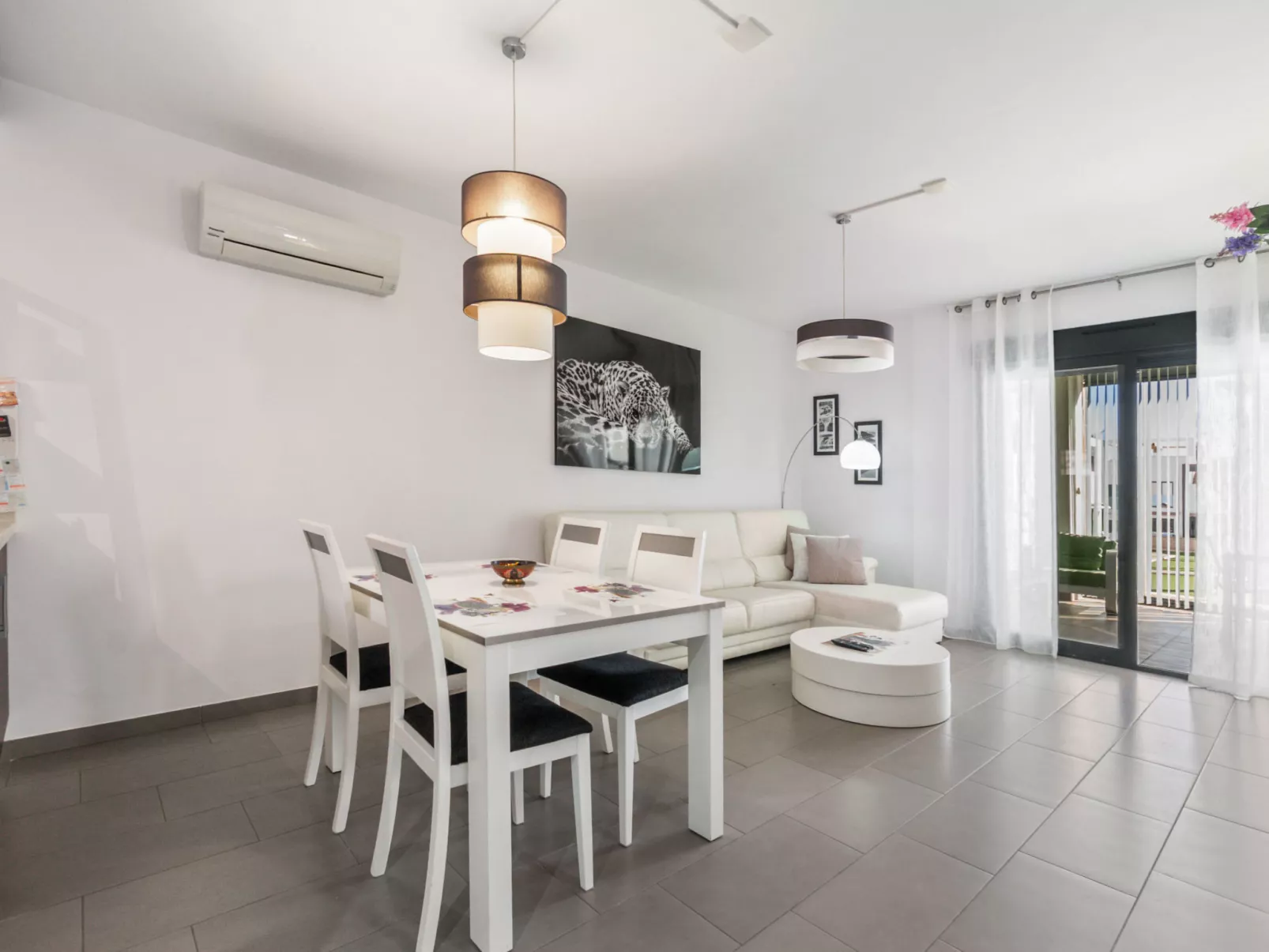 Oasis Beach 1-Drinnen